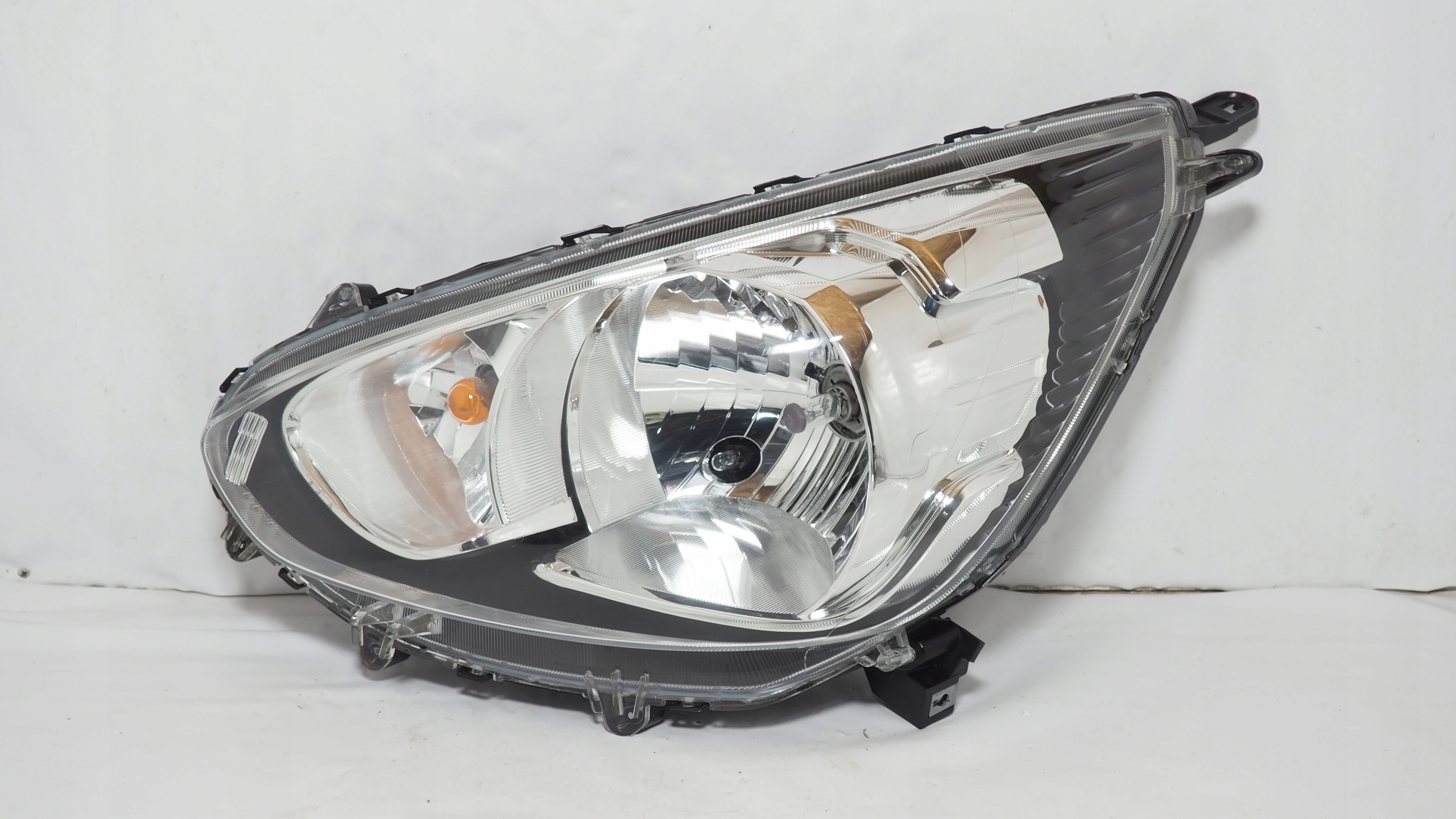 Mitsubishi Space Star II light left front 8301C193