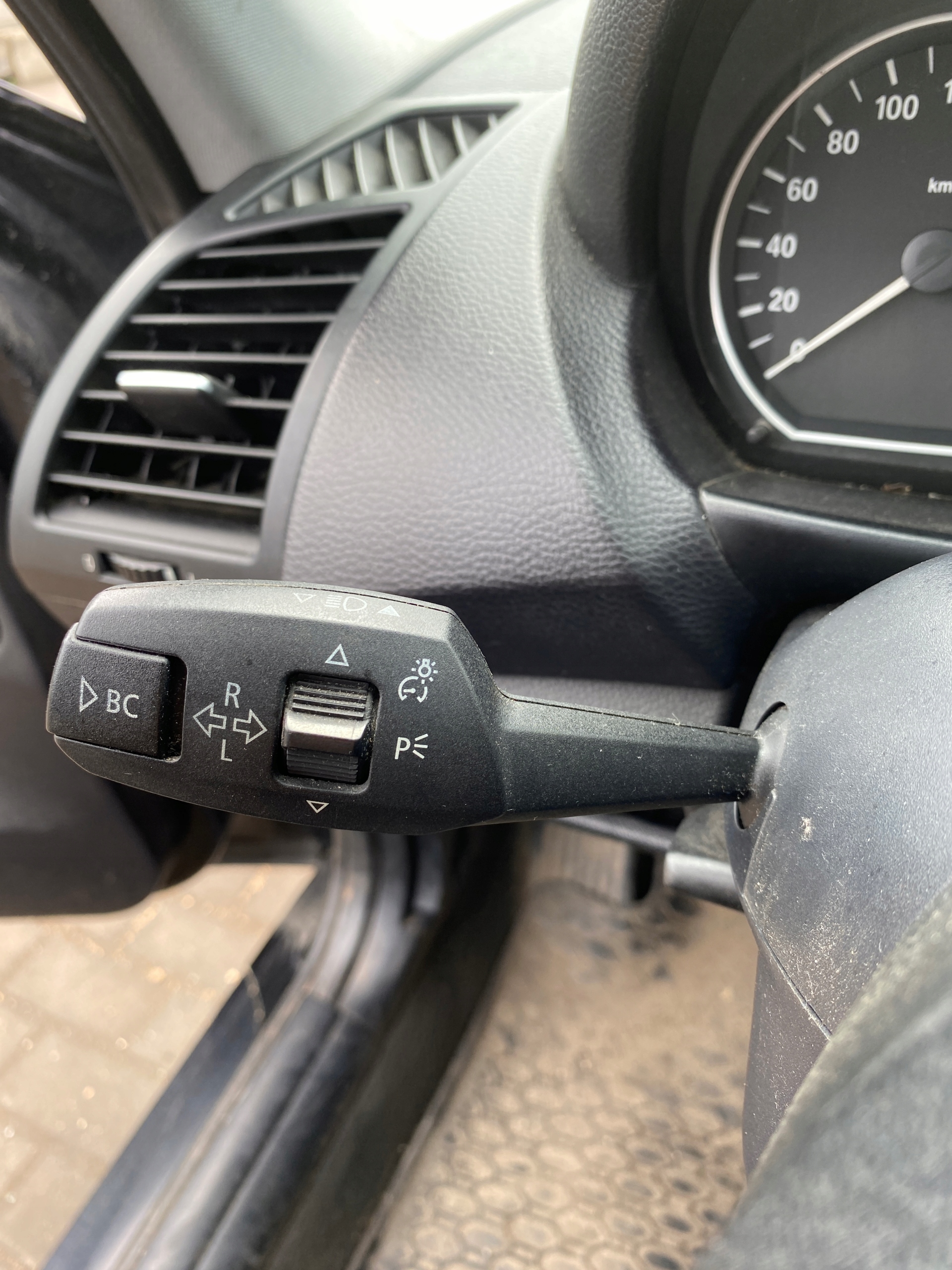 Interrupteur commande phares feux ZESPOLONY Volant BMW 1 et E87 07-11 2.0 D