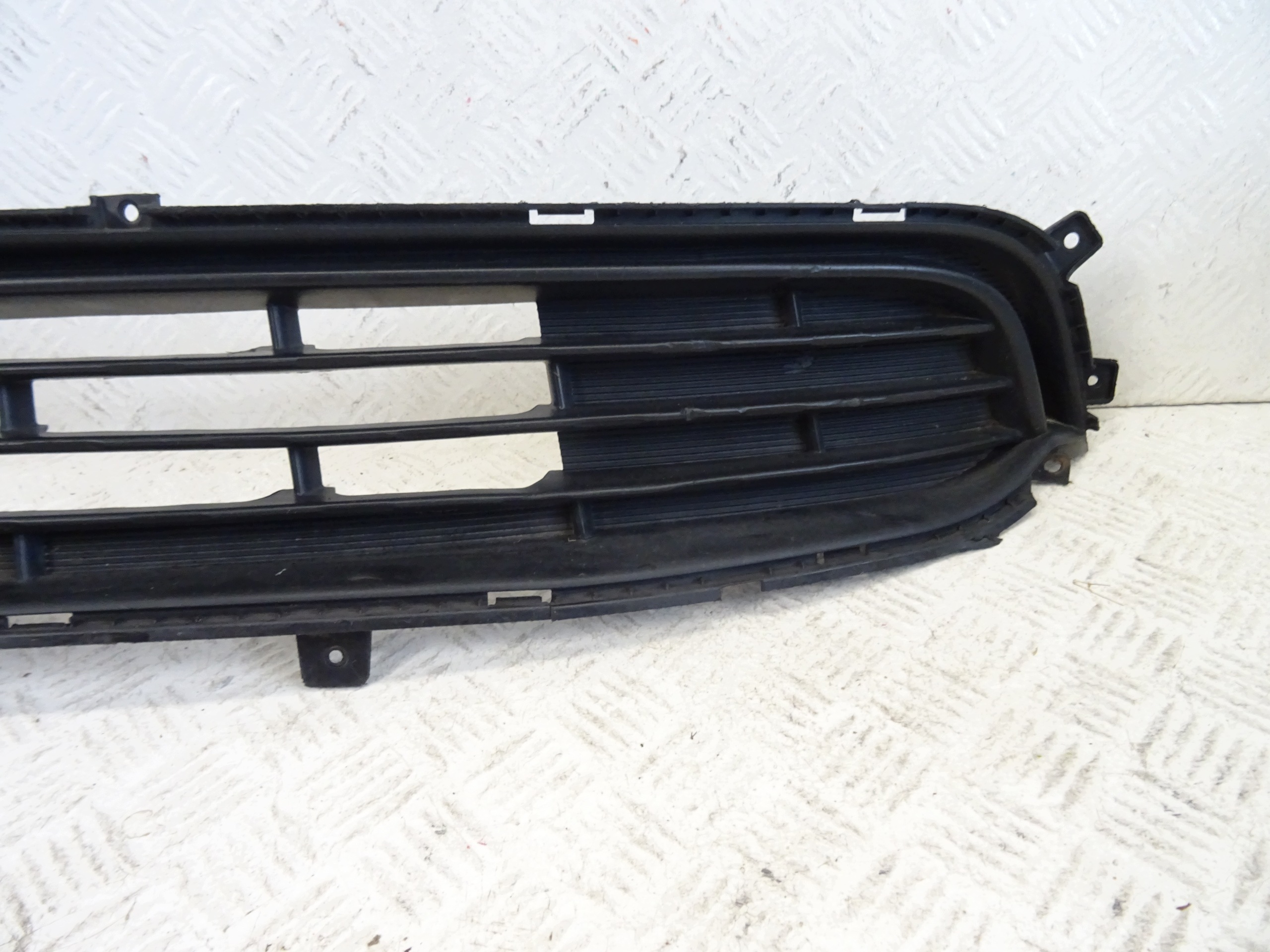 grid of a bumper front front central KIA OPTIMA IV 86560-D4020