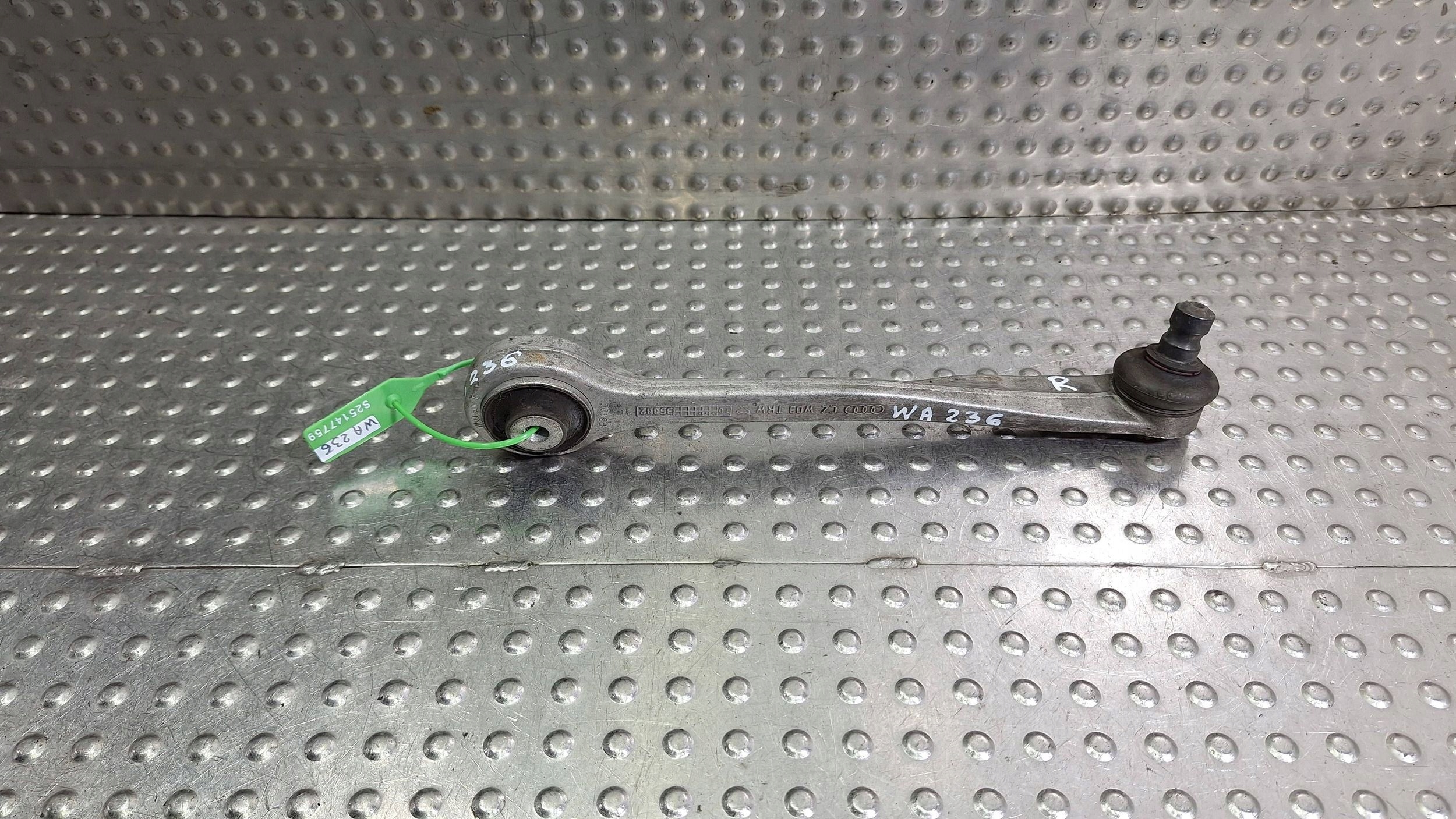 arm right front upper 8K0407506B 8K0506B AUDI A4 B8 A5 8T Q5 8R
