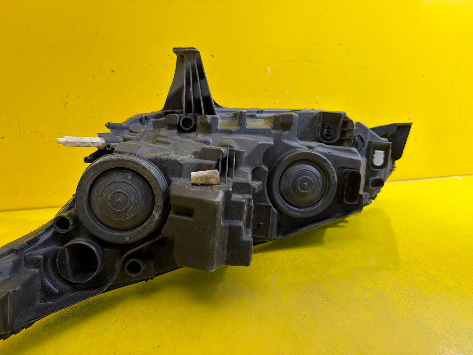 light right Ford Transit Connect II DT11-13W029AC