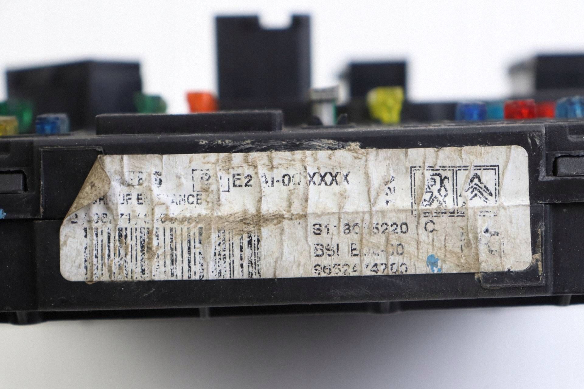 CITROEN PEUGEOT module compartment control unit BSI 9652474780 S118085220C