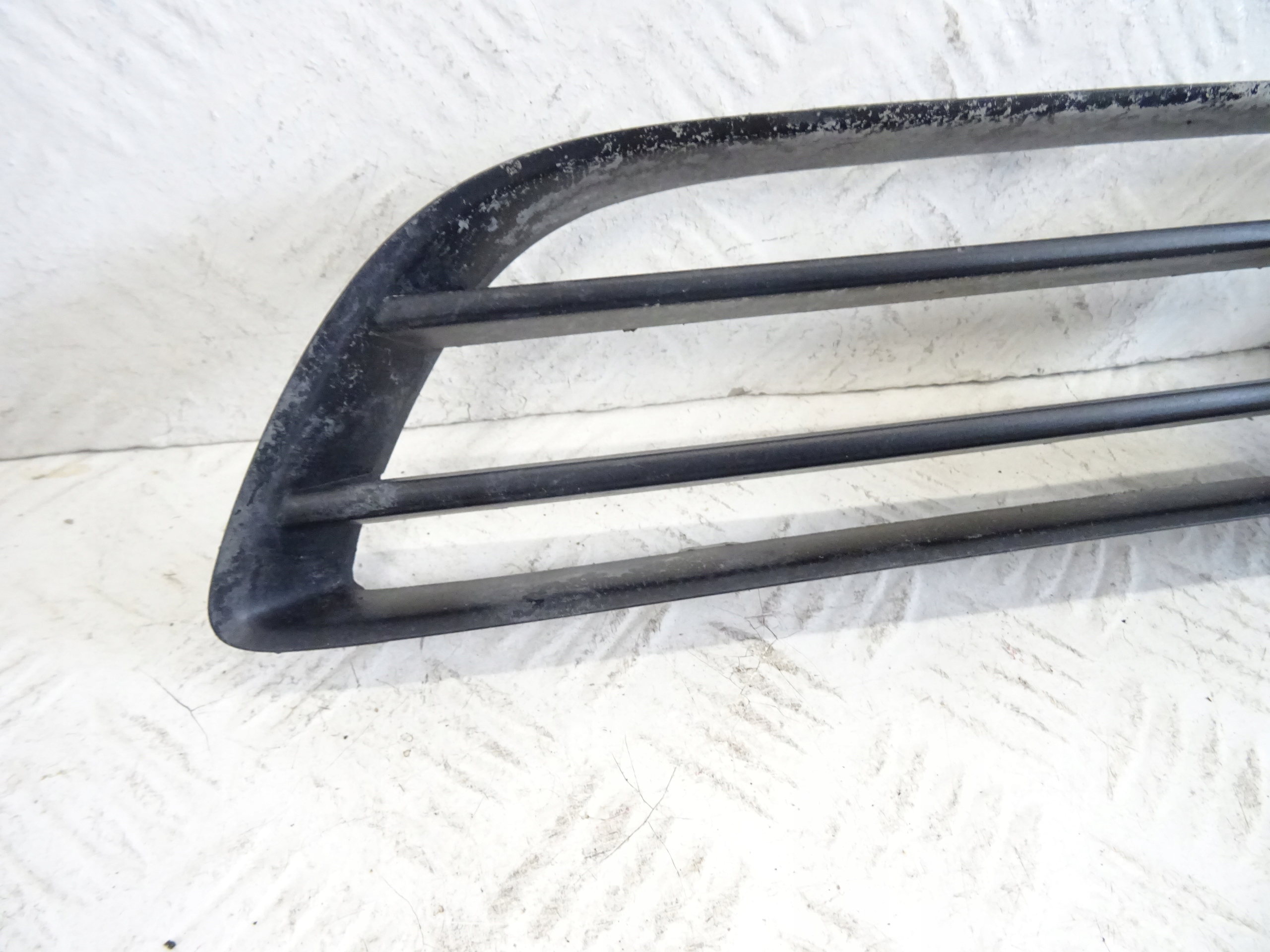 grid of a bumper front front right AUDI Q7 4L 4L0807676