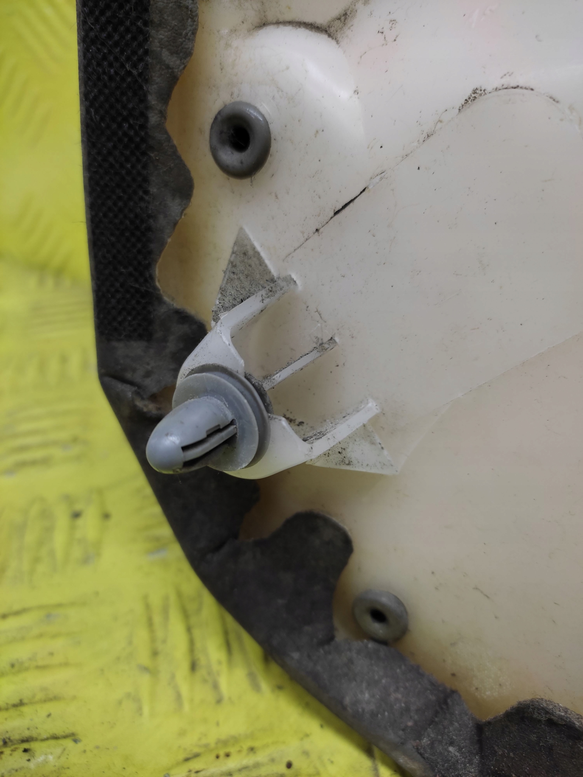 HYUNDAI SONATA upholstery door left front