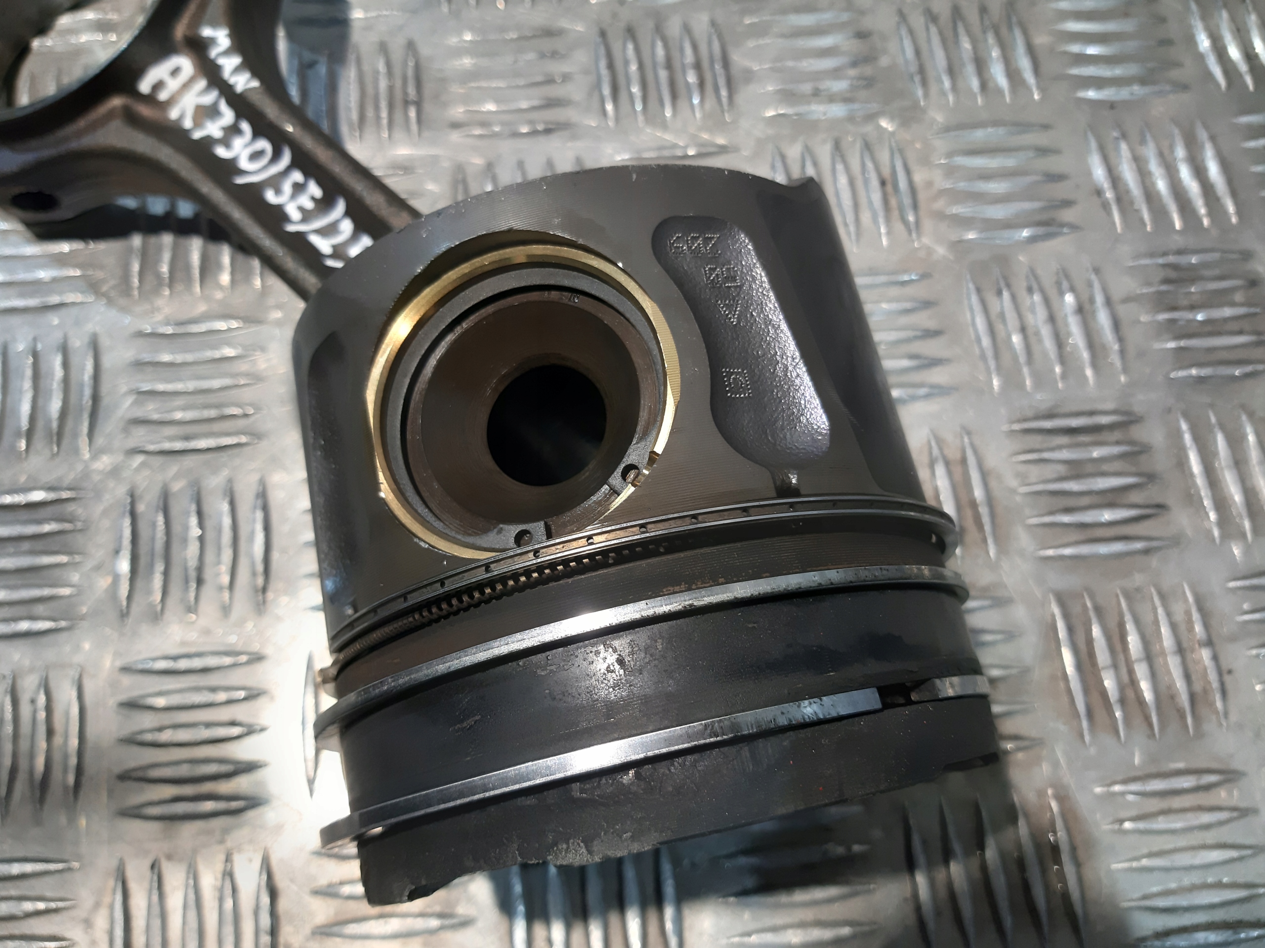 piston connecting rod MAN D0836 LOH66