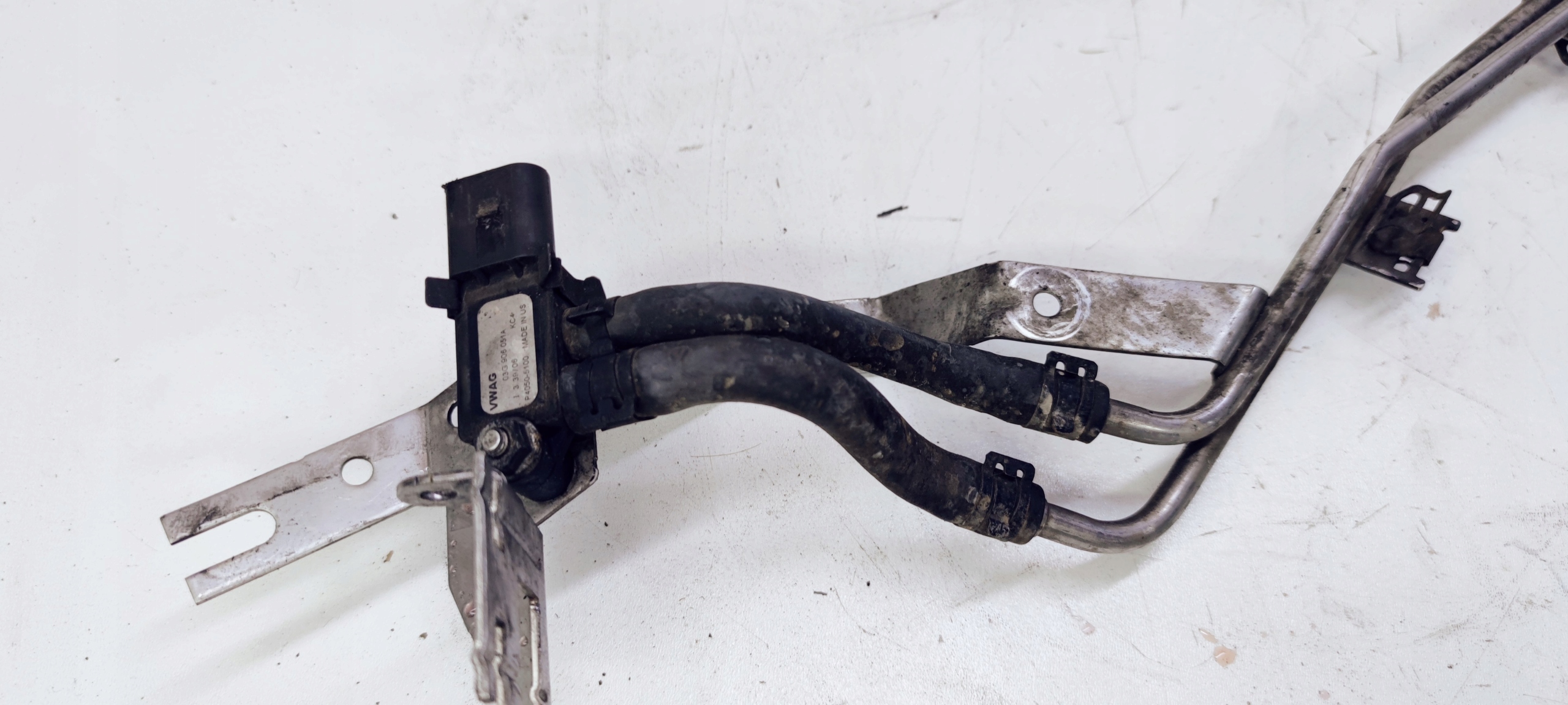 SCHLÄUCHE + SENSOR GASE AUDI Q7 4L 7L6131552T