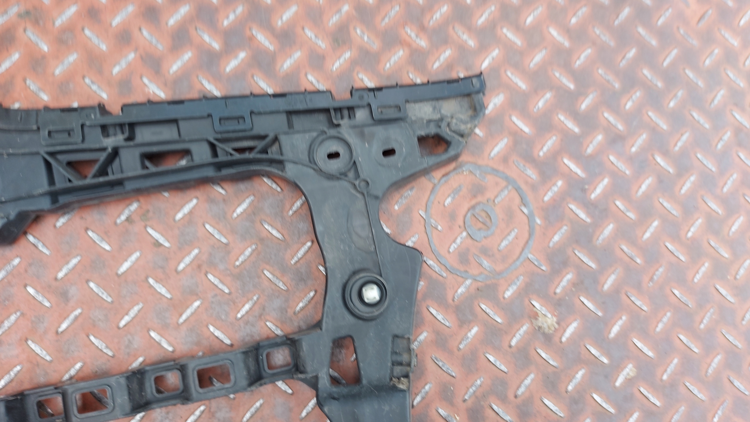 bumper bracket left rear part VW PASSAT B8 KOMBI