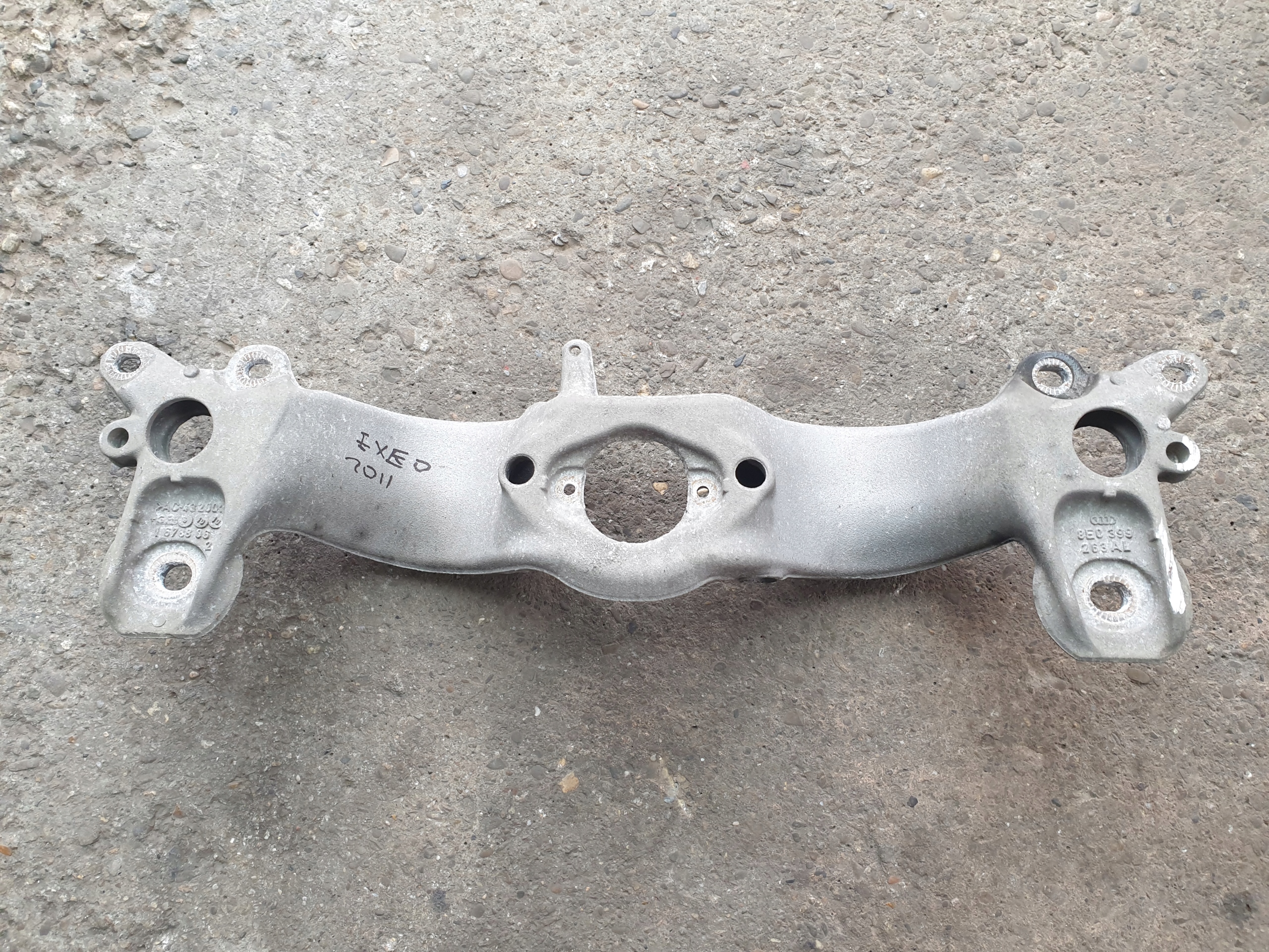 holder bracket sider bearing AUDI A4 B7 SEAT EXEO 8E0399263AL