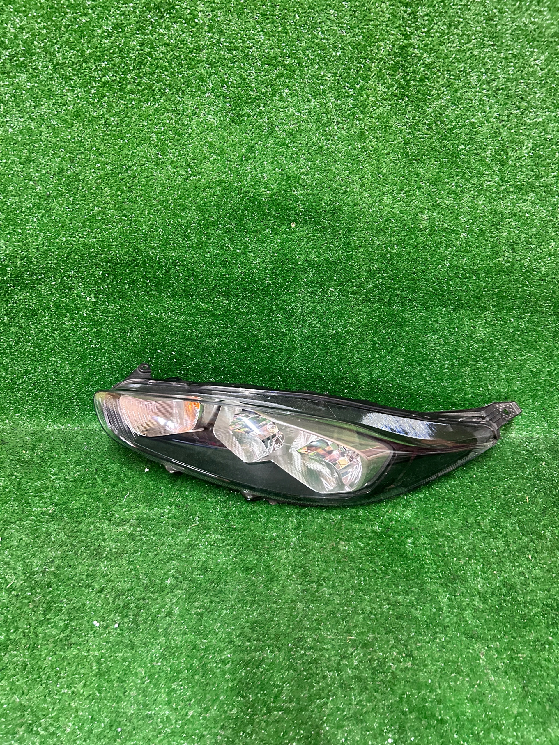 REFLEKTOR left FORD FIESTA MK7 LIFT