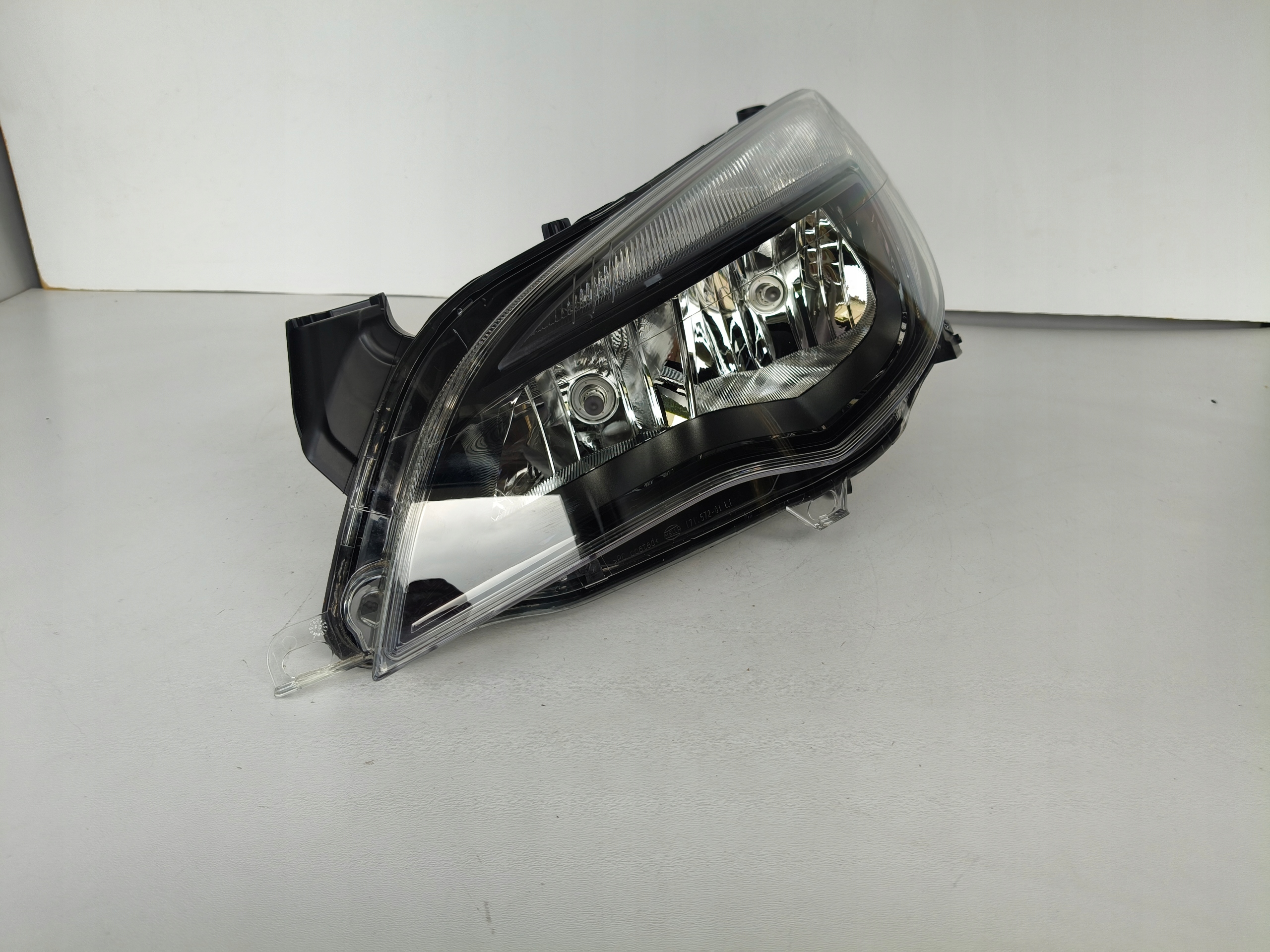 NO-WA- light left REFLEKTOR OPEL ASTRA IV J 09- CIEMNA