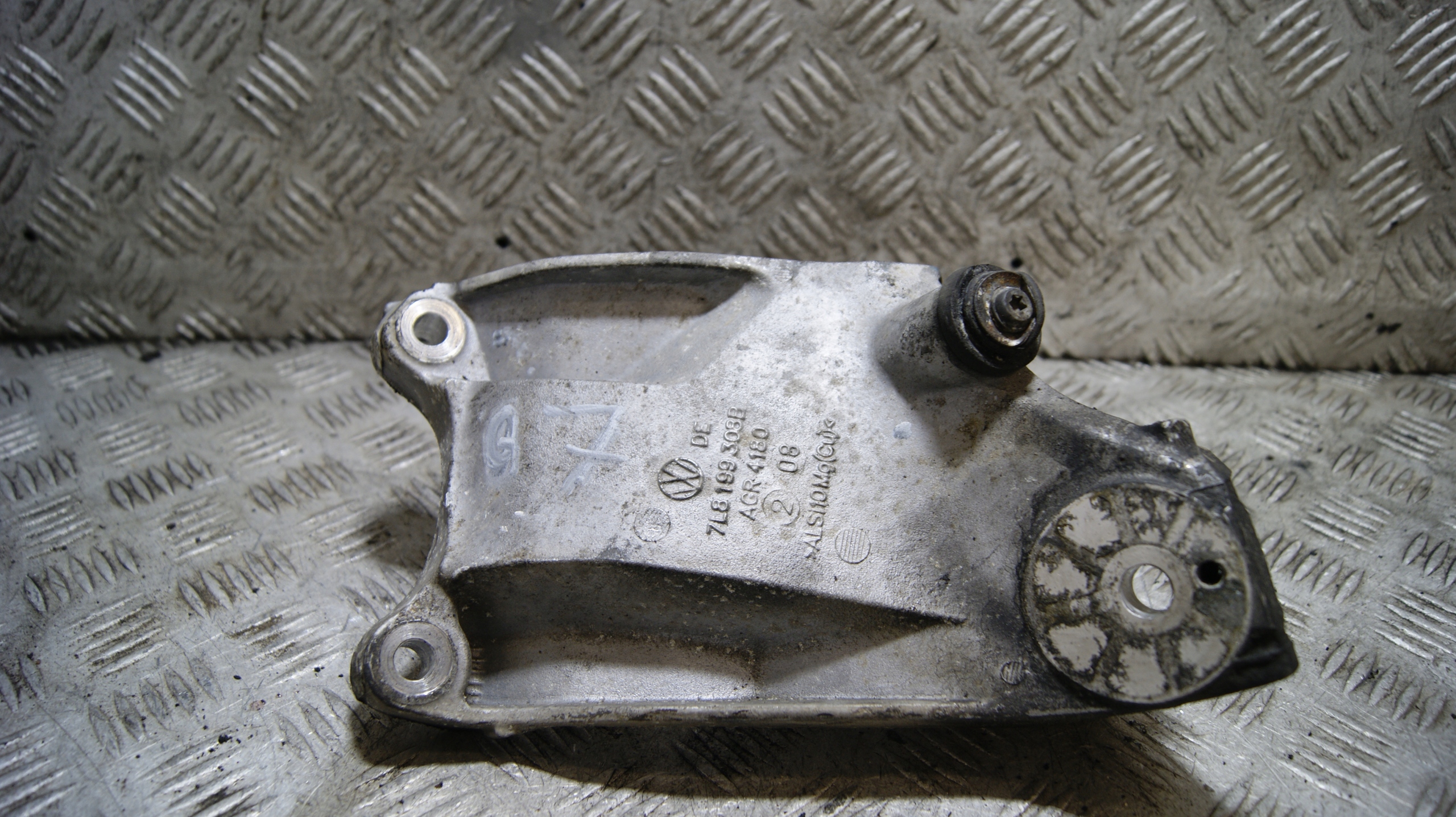 engine mount AUDI Q7
