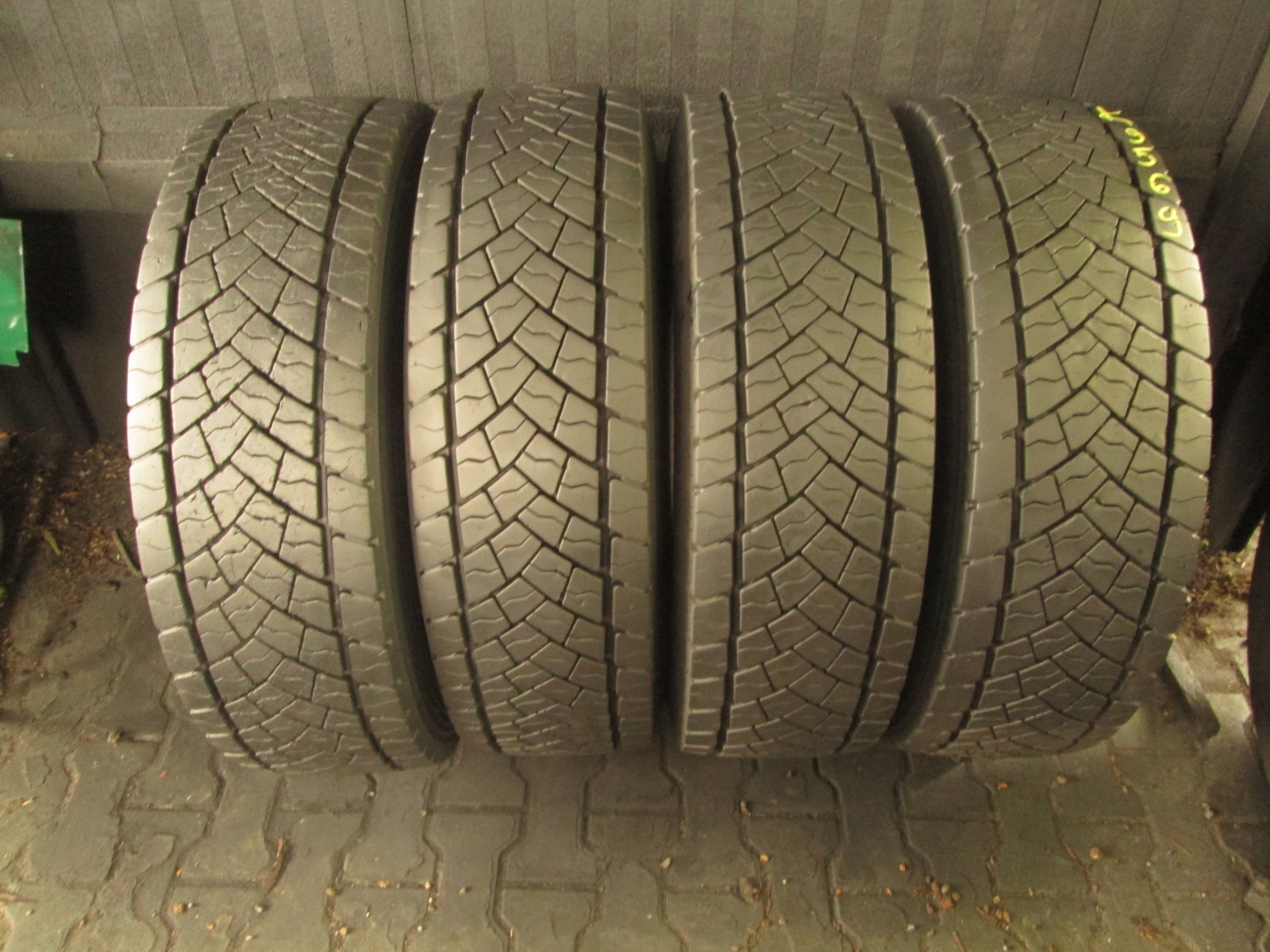 285/70R19.5 GOODYEAR KMAX D OPONY , NAPĘDOWE - KOMPLET CIĘŻAROWE