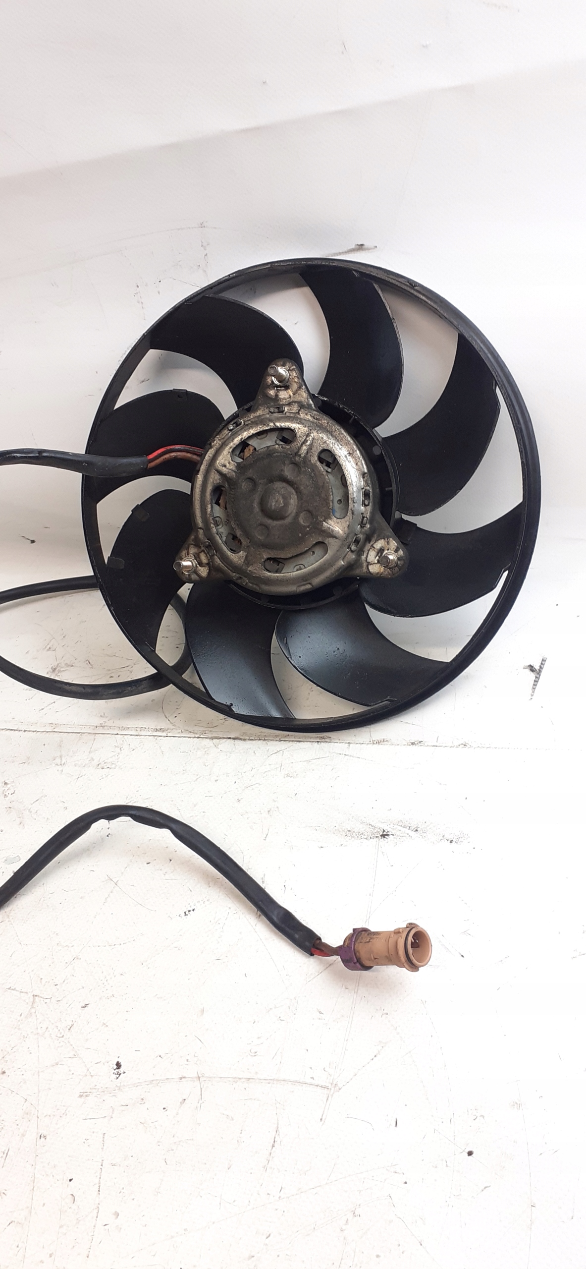 VW PASSAT B5 1.6 AHL WISKOZA ventilátor chladiče