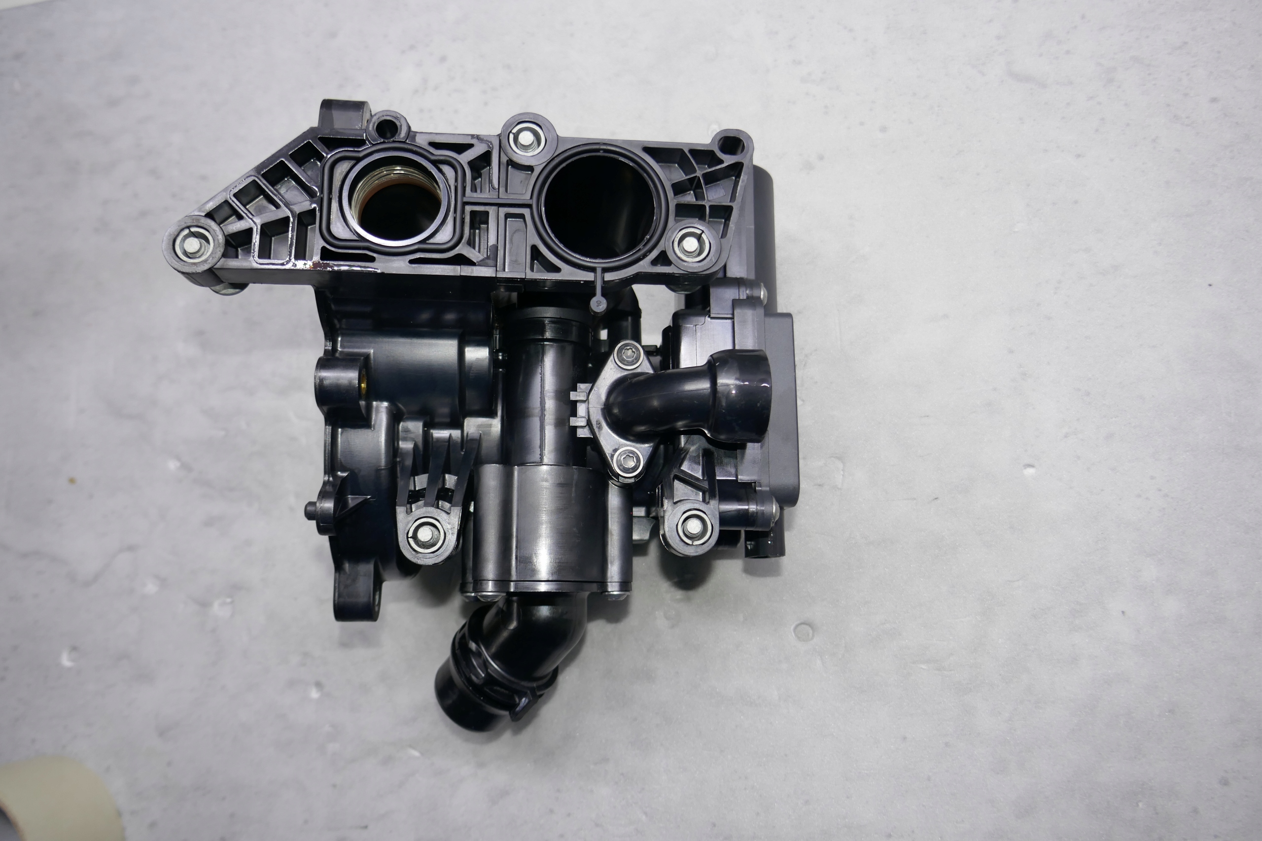 OBUDOWA TERMOSTATU 06L121111J TFSI SUPER STAN Typ samochodu 4x4/SUV Samochody dostawcze Samochody osobowe