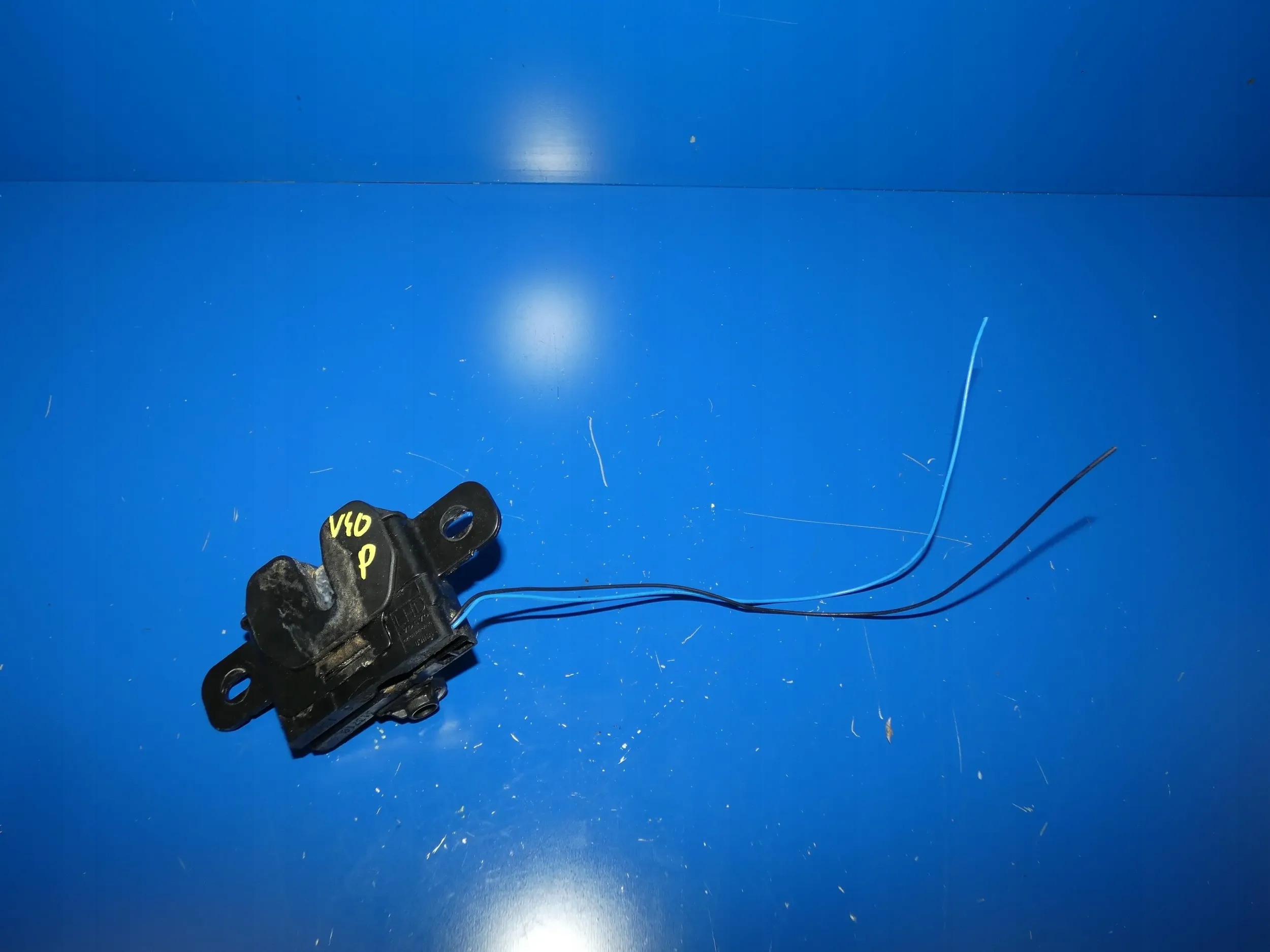 VOLVO V40 II bonnet latch lock sensor UCIETA connecting spoiler