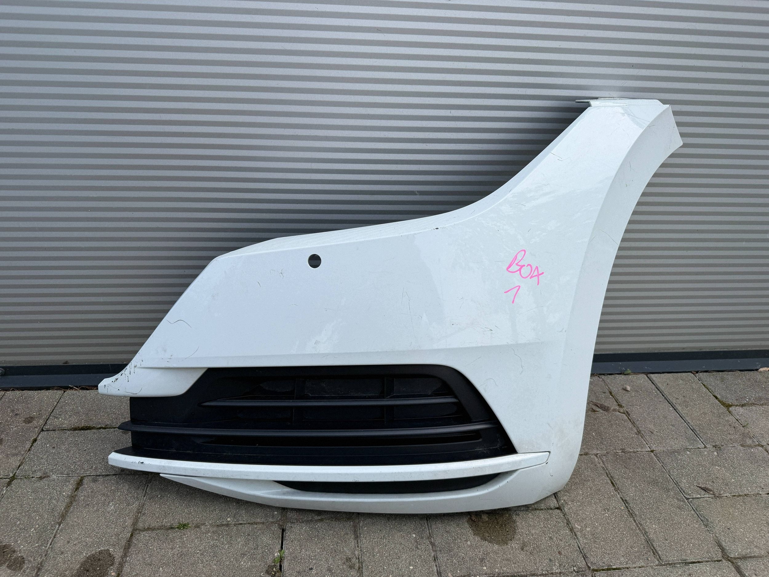 Vw Arteon 16- corner of a bumper front 3G8