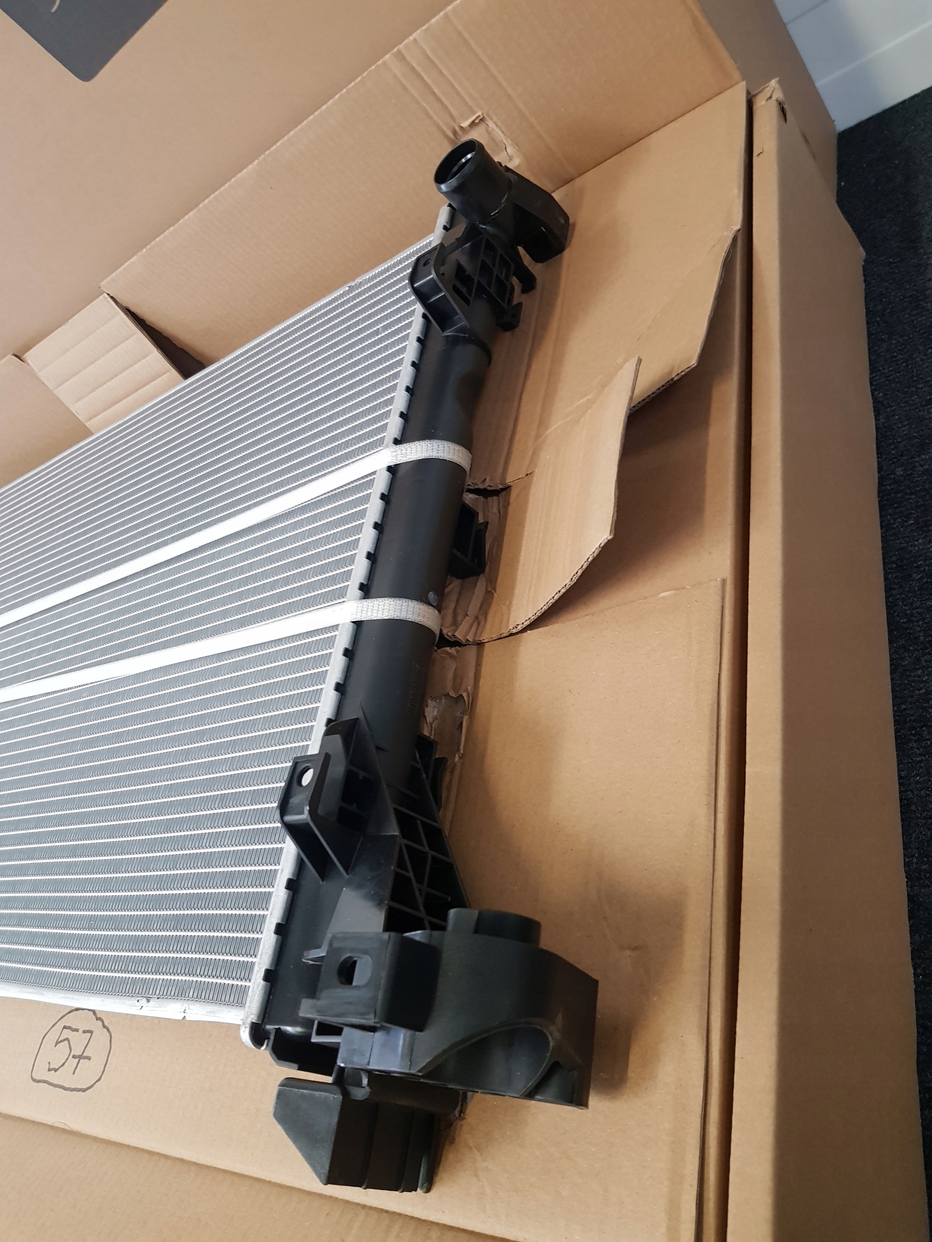 CHŁODNICA WODY RENAULT MASTER IV Producent części Renault OE