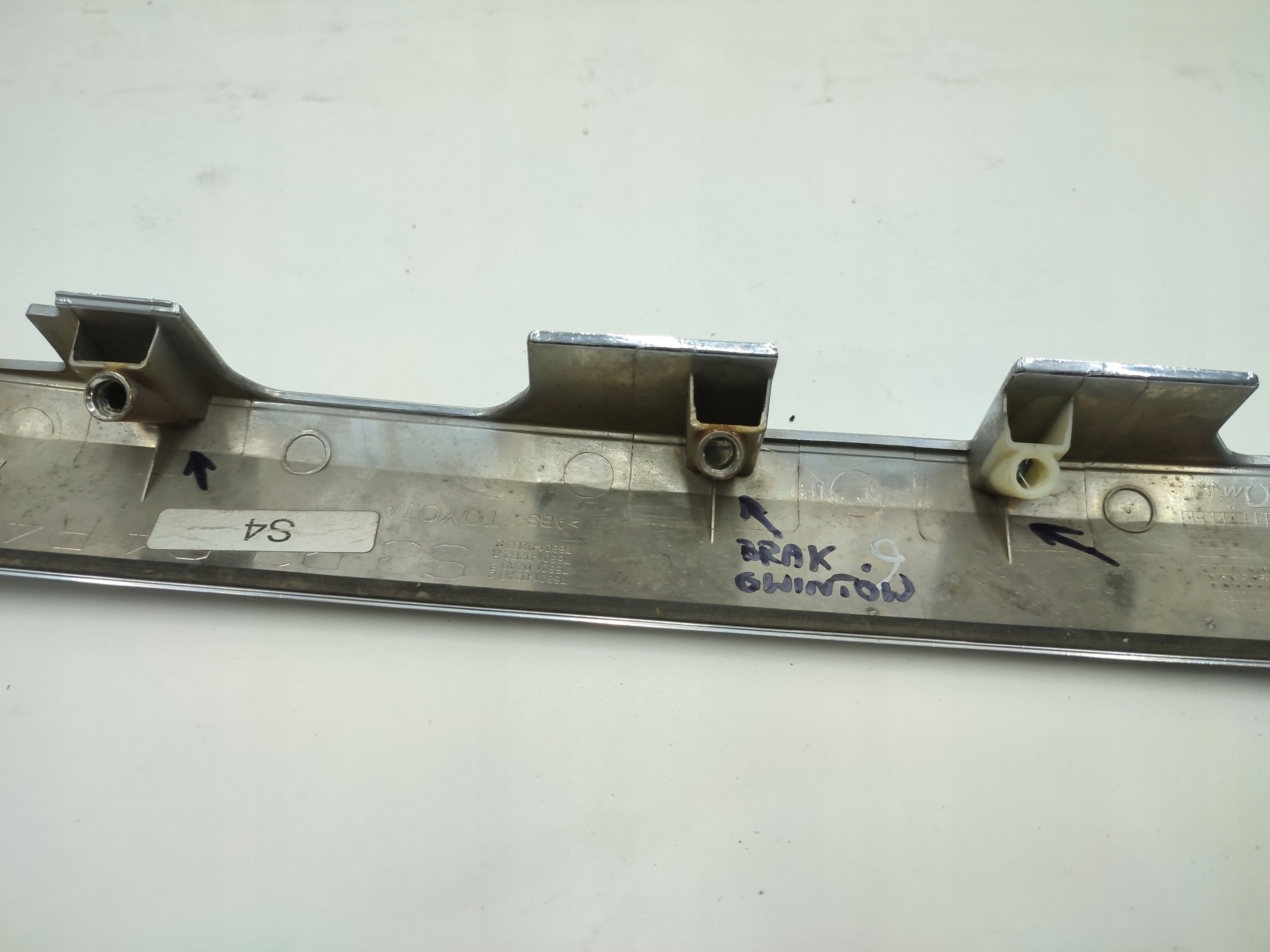 cap moulding bonnet rear part CHROM TOYOTA COROLLA E16 E18 / 76801-02A82