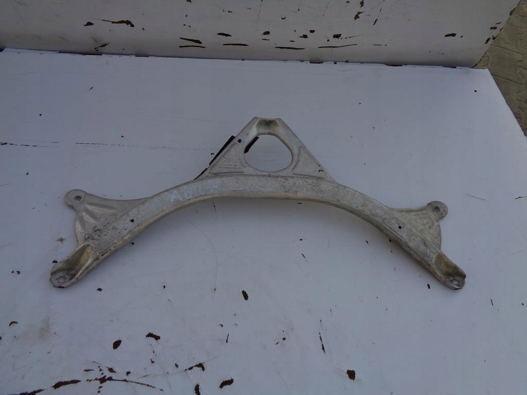распорка 4G0805645 Audi A6 C7