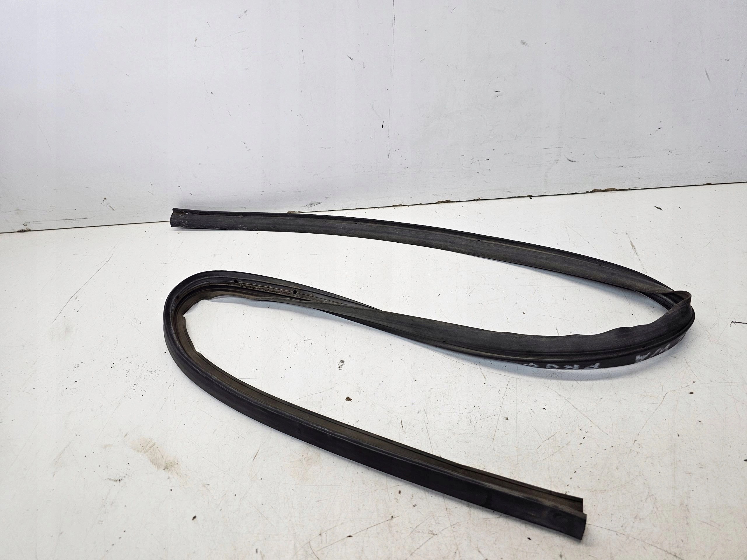 gasket threshold left AUDI Q5 FY 80A833177