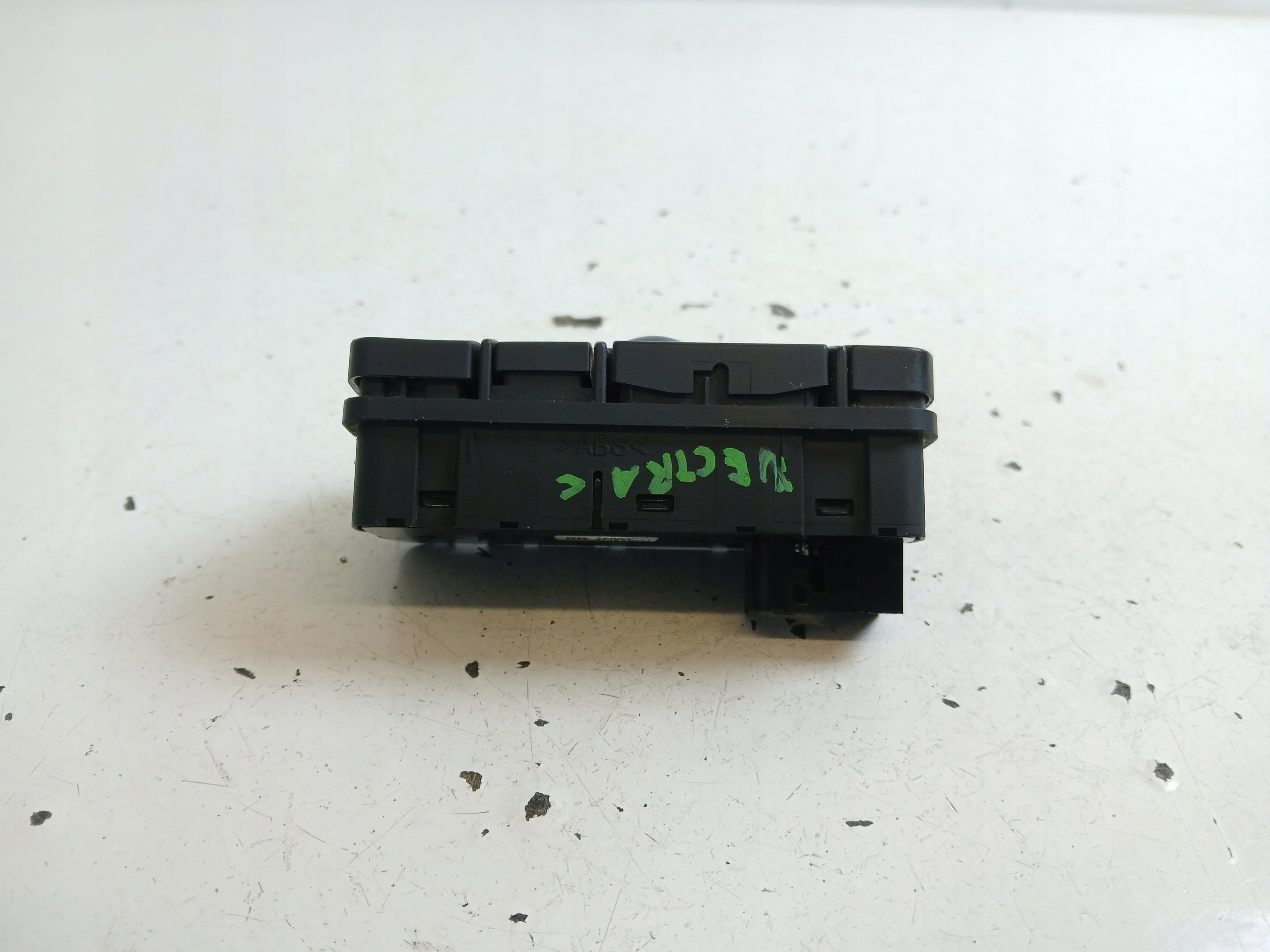 OPEL VECTRA C SIGNUM PANEL okna levý předek 13224057