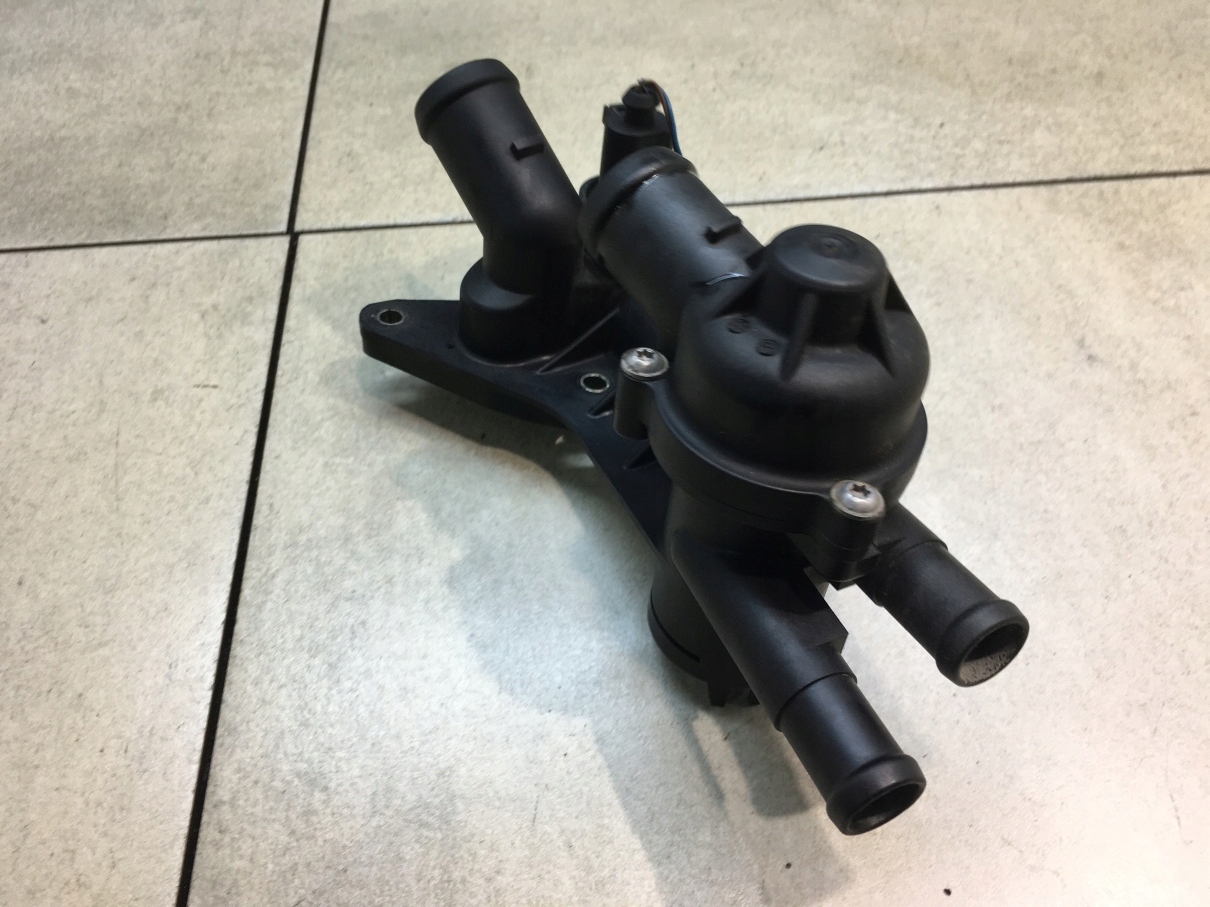 Scatola termostato FABIA e 1.2 12V 03C121111B
