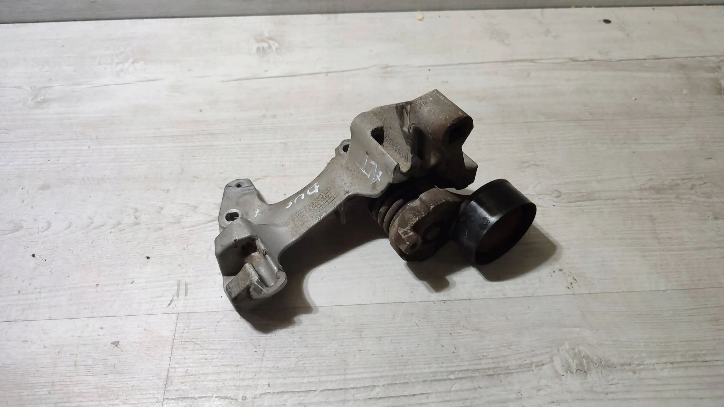 Dacia Duster II 17r 1.2 Wsporniknapinacz alternatora