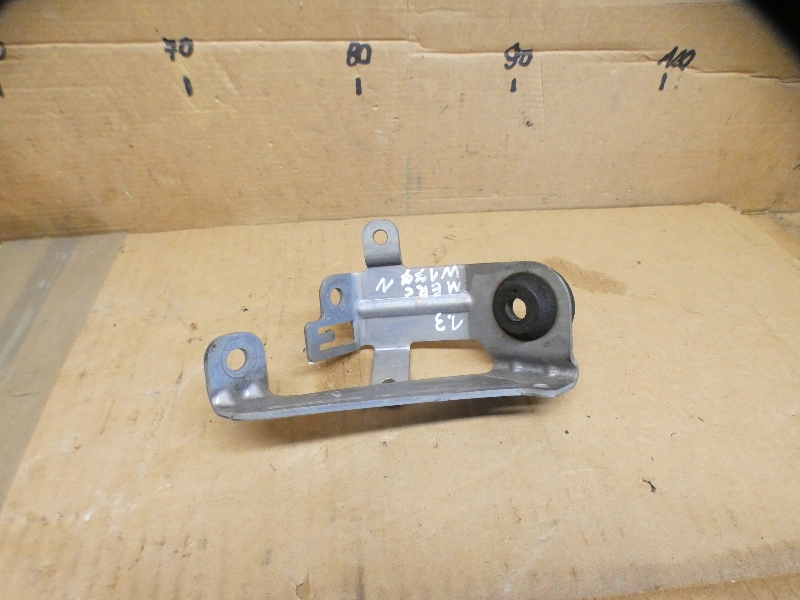 air filter housing holder MERCEDES class B W247 2.0 CDI A6080900300