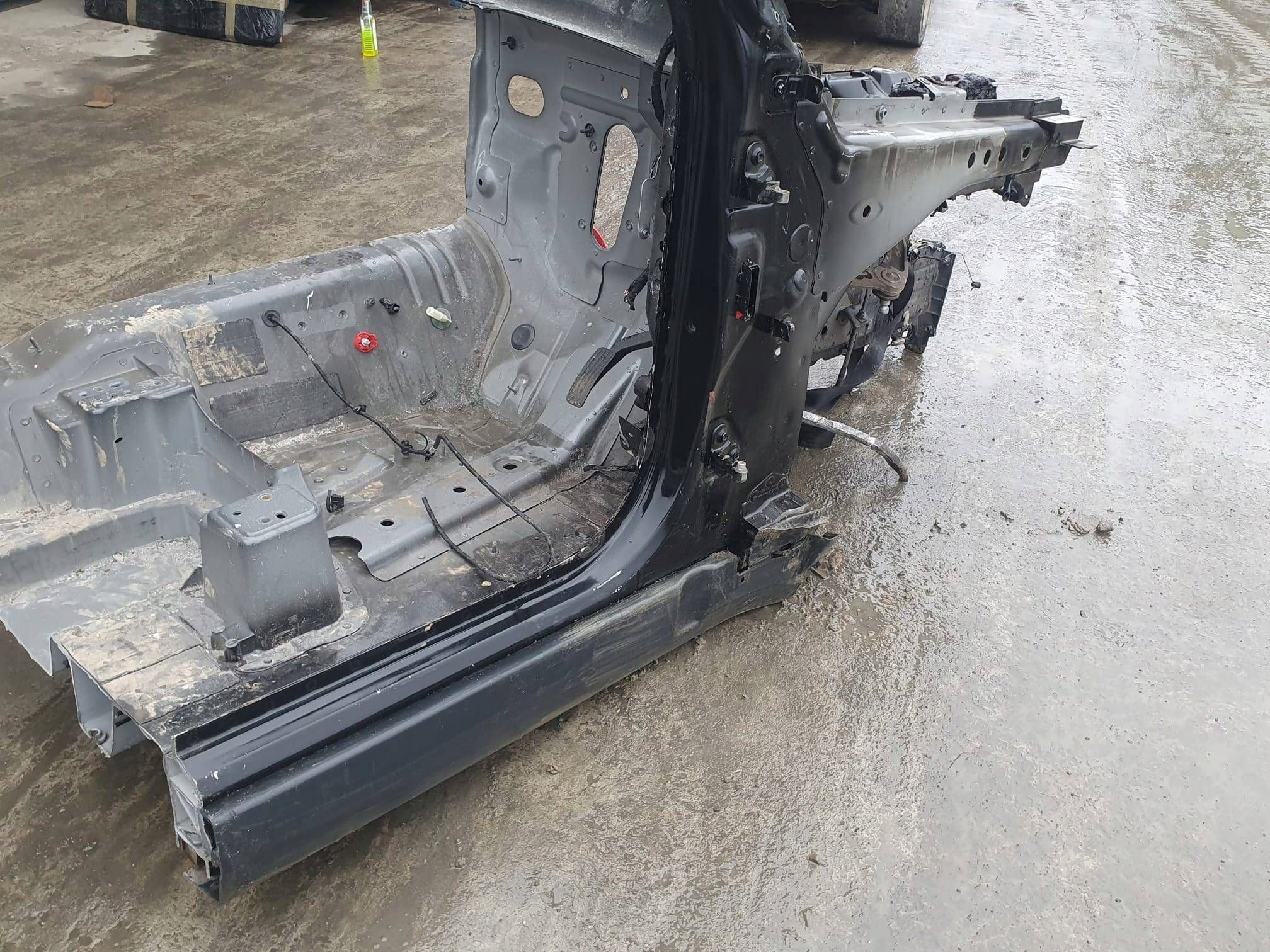 quarter side right front L663 DEFENDER II 24R WERSJA 3DRZWI