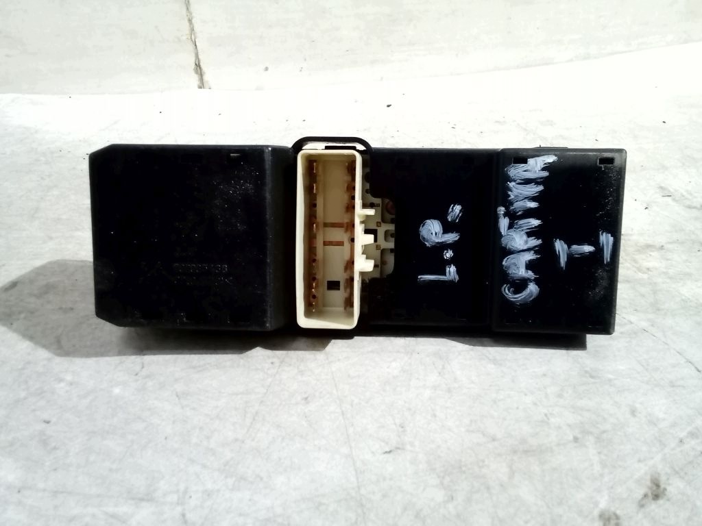 Chevrolet Captiva and panel window control switch