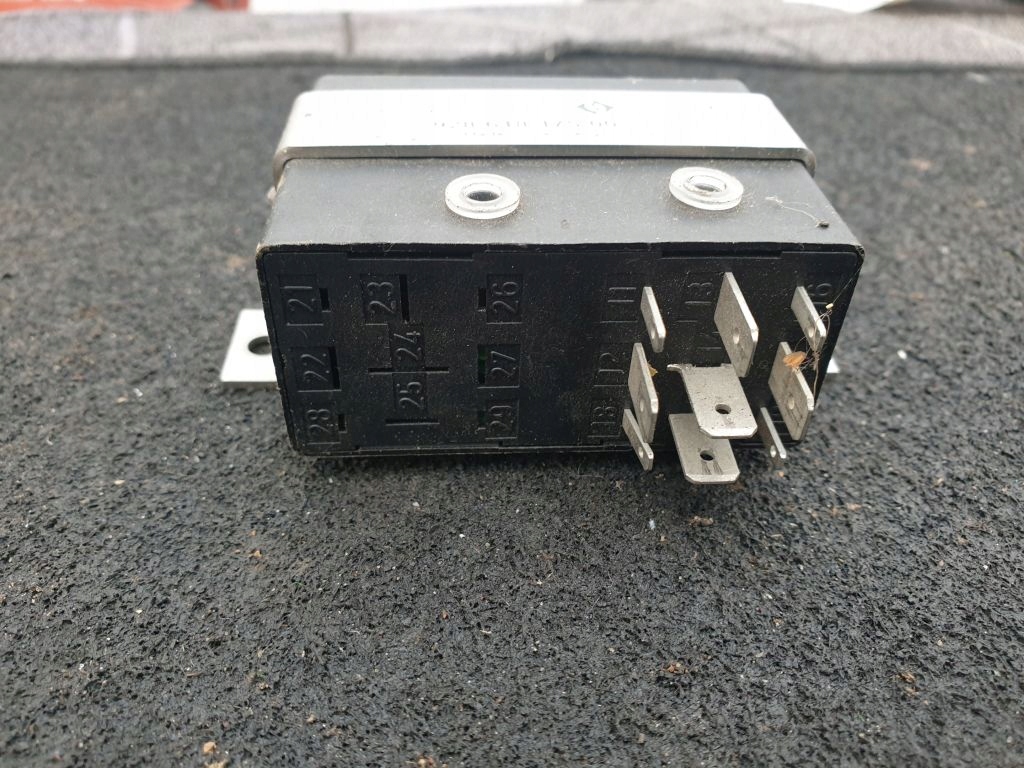 Porsche 928 relay zaplonu 92861817500