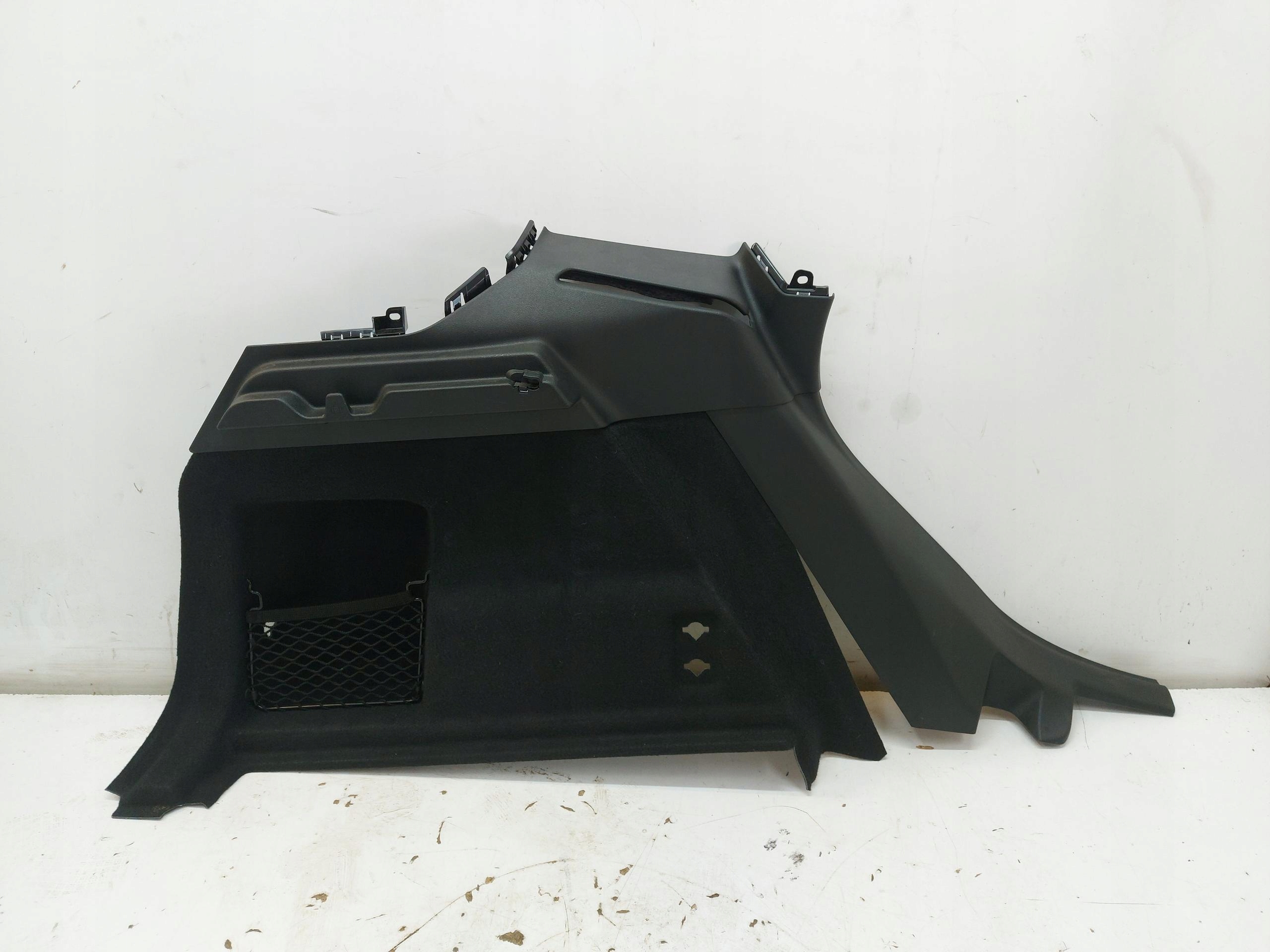 BMW U06 200i boot upholstery rear part left 7952307