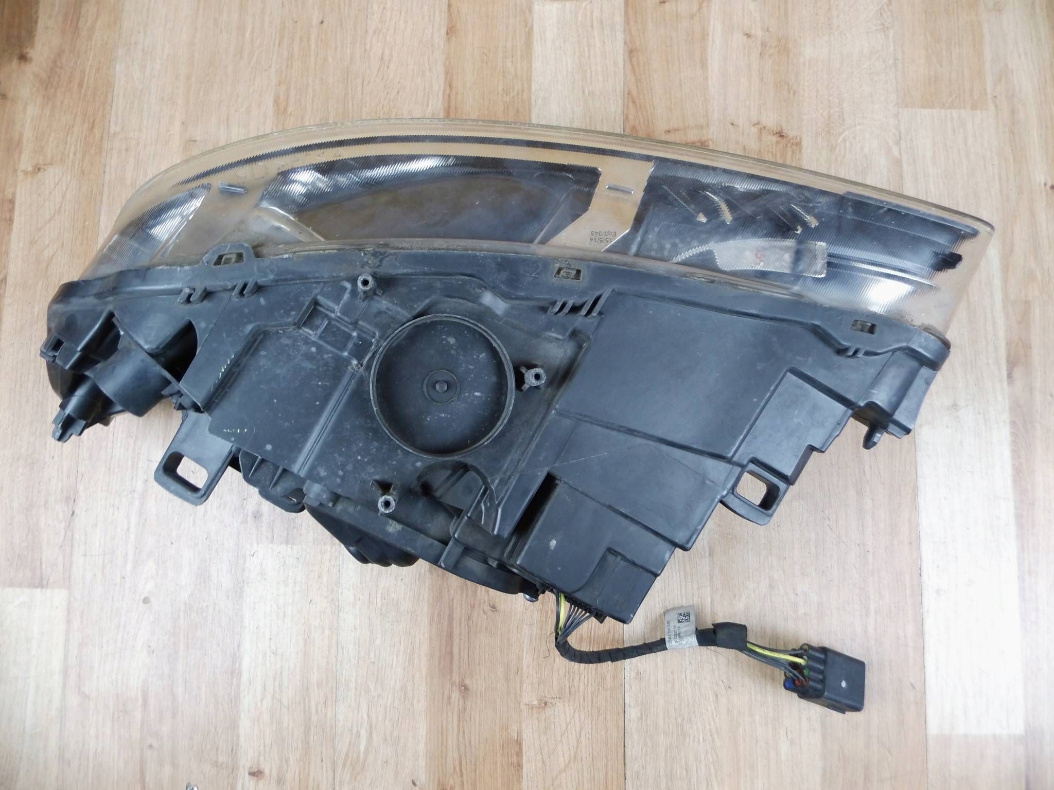 Volvo S60 V60 2014+ LIFT light right front front 31420116