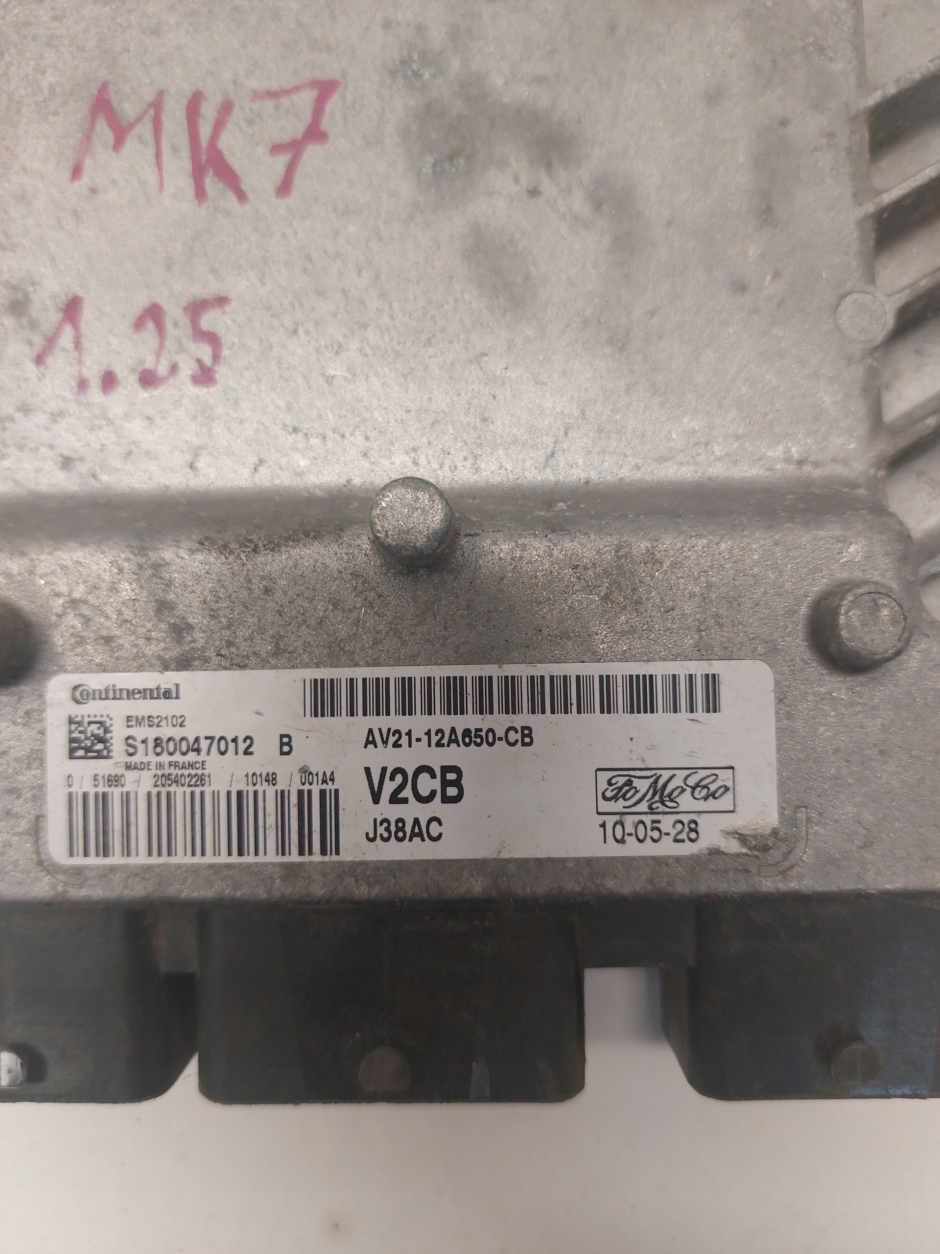 control unit of the engine FORD FIESTA MK7 1.25 AV21-12A650-EC