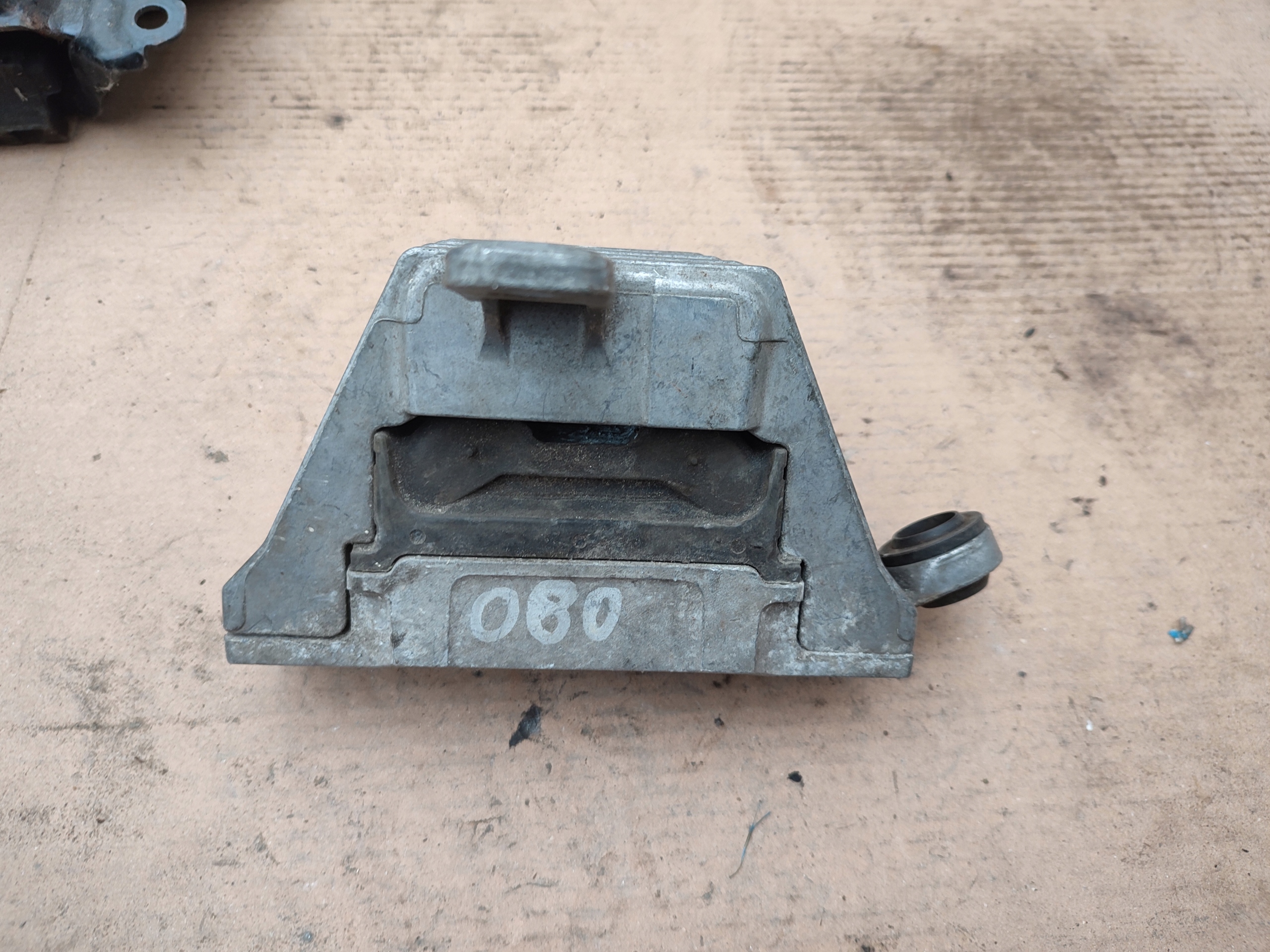 engine mount Opel Insignia A V06100