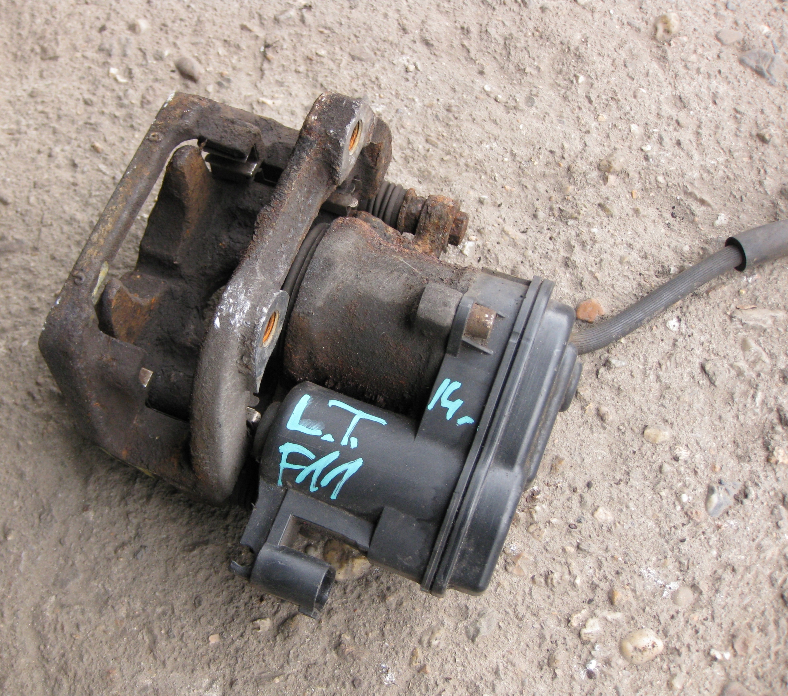 BMW F11 2.5 D 14R caliper brake left rear part