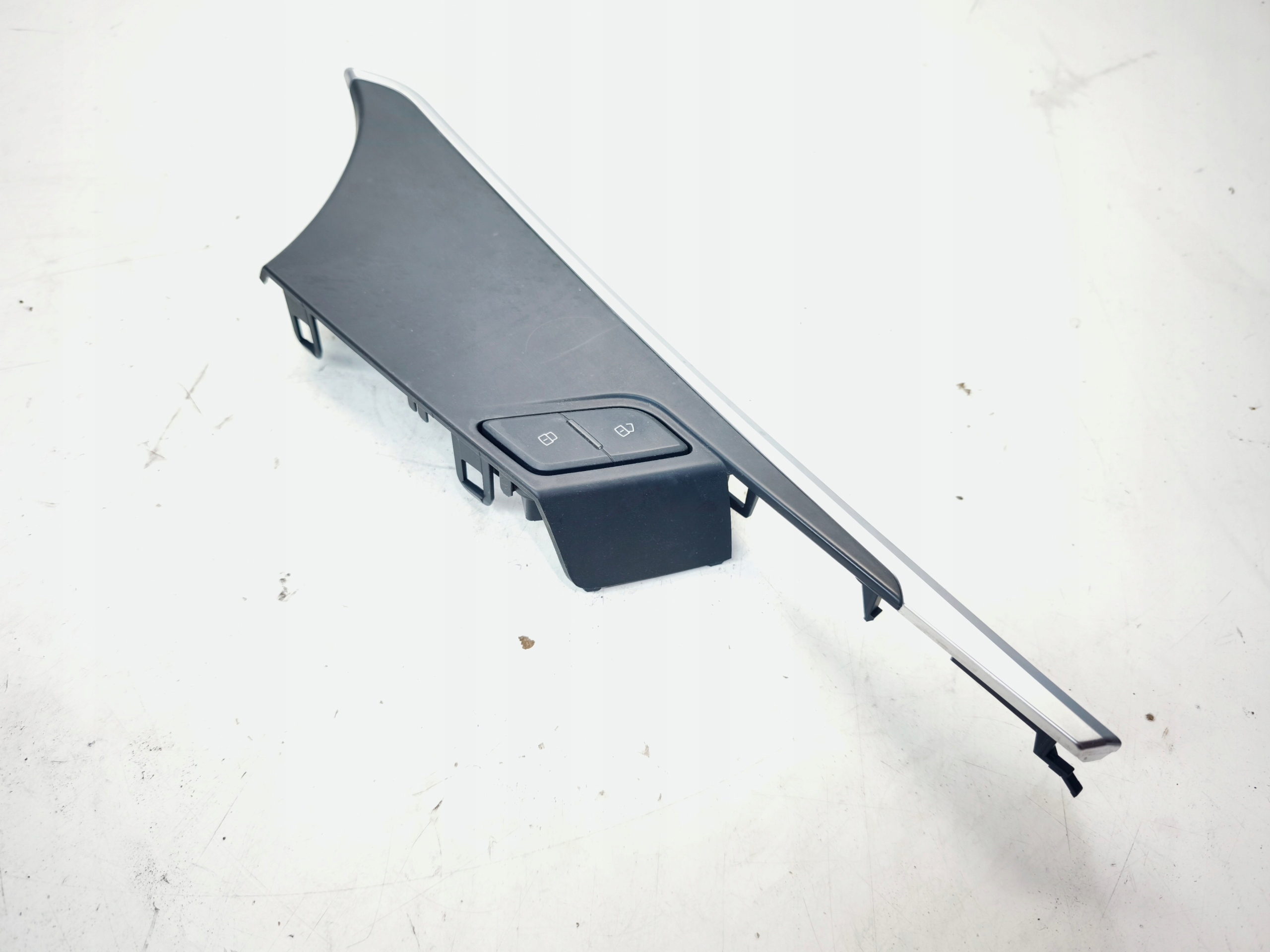 moulding DEKOR door right front AUDI A4 B9 8W0959522A