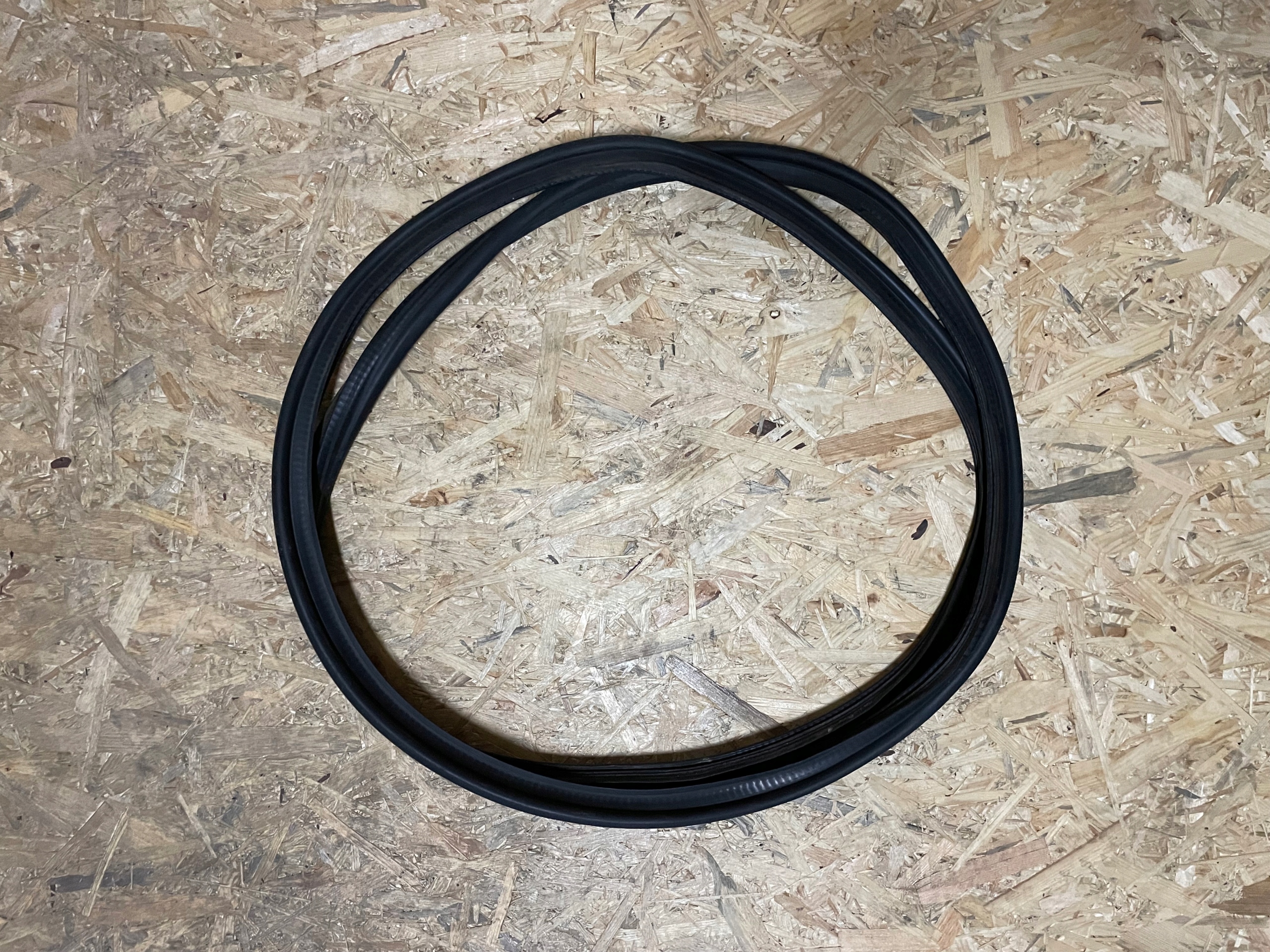 USZCZELKA KAROSERYJNA KLAPY BAGAŻNIKA TYŁ MERCEDES MB E-KLASA W211 SEDAN