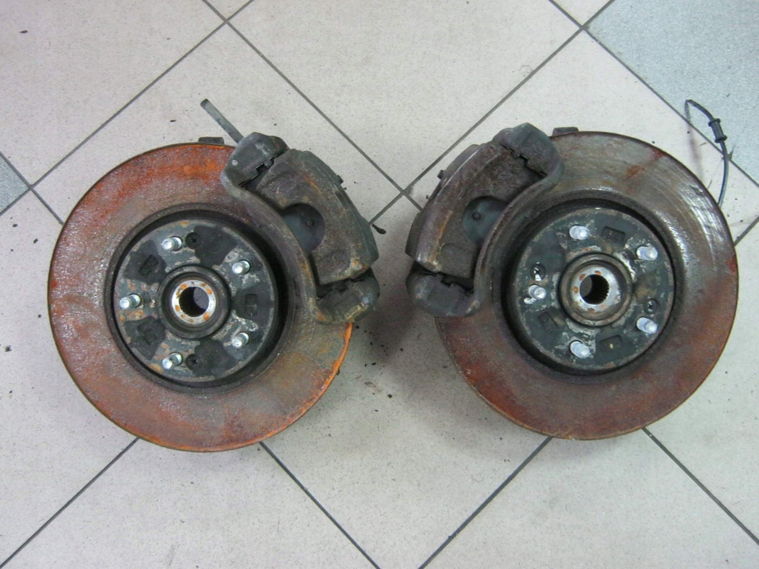 517163Z000 - Передний правый кроссовер Hyundai i40 1.7 CRDi