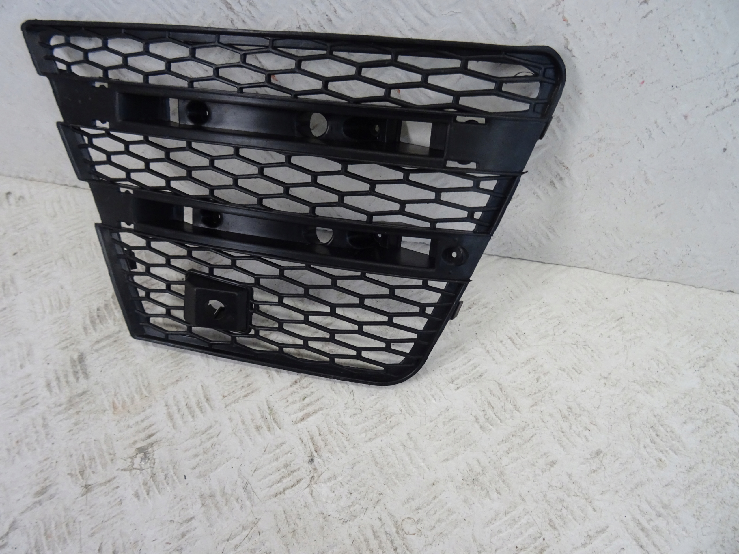 grid of a bumper front front left RANGE ROVER SPORT L494 GB1BW007