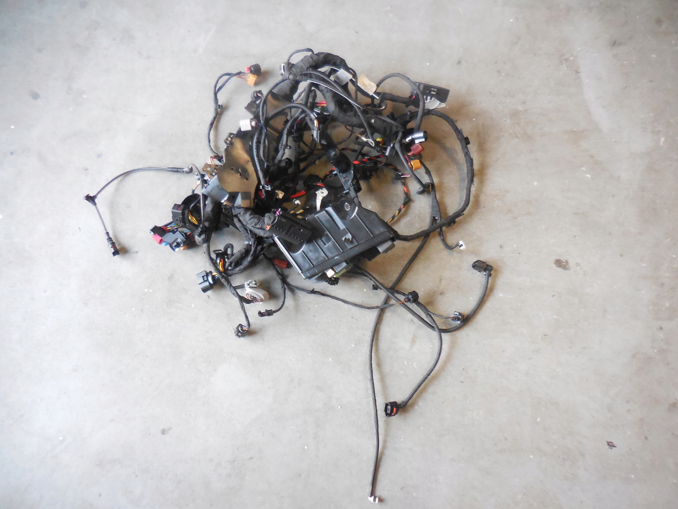 VW GOLF VII УСТАНОВКА МОТОРНОГО ОТСЕКА