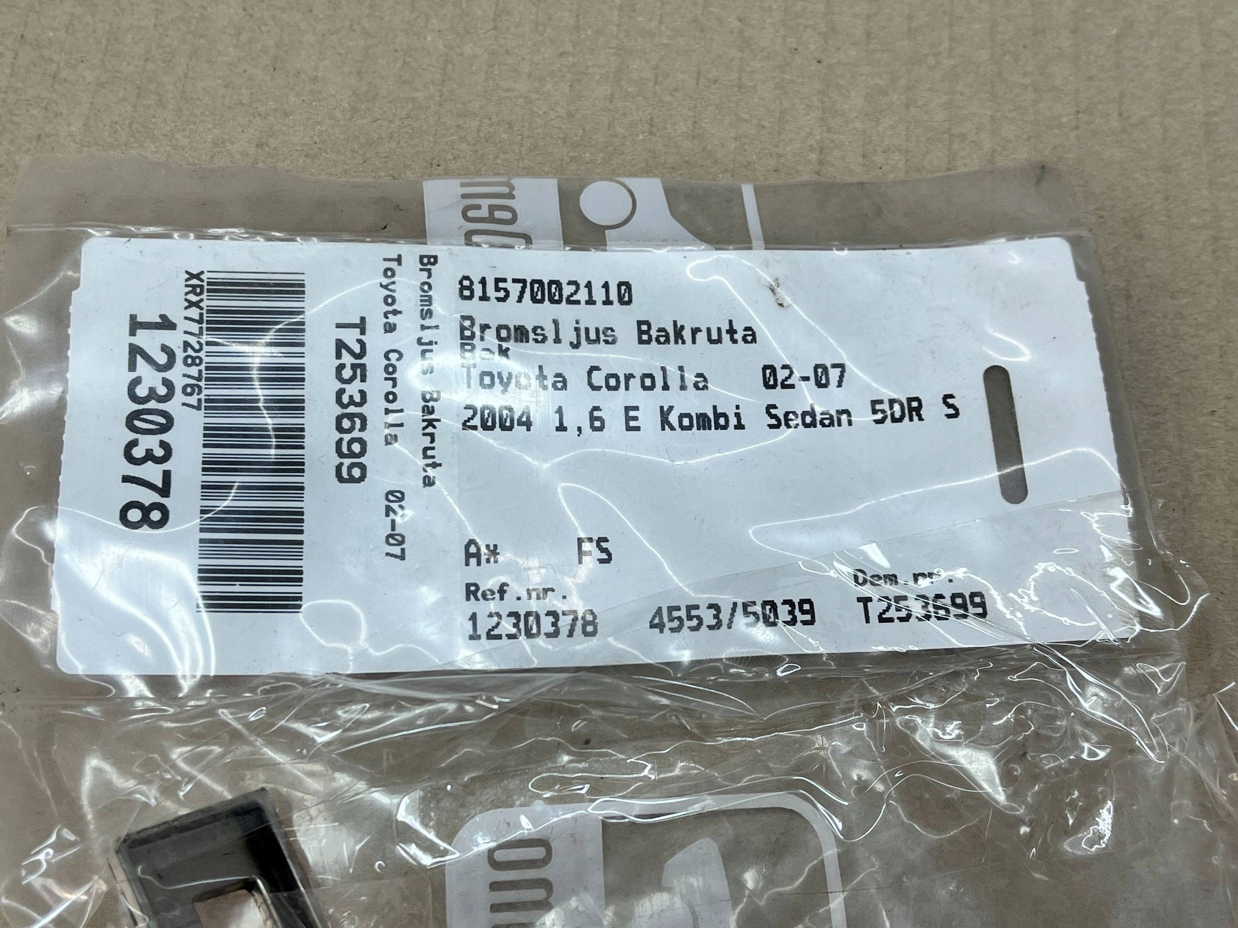 Trzecie light stop Toyota Corolla Verso E121 8157002110