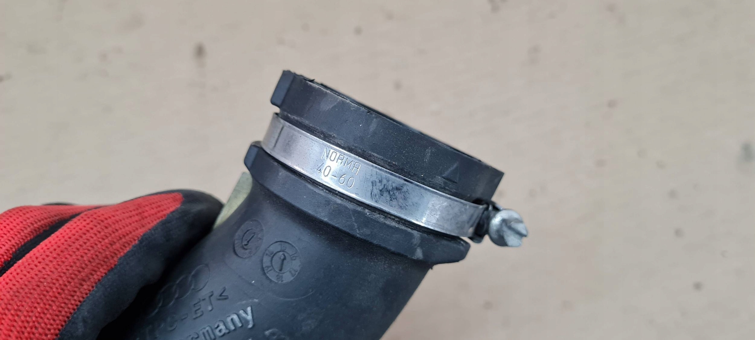 A4 B9 8W pipe air 2.0 TDI 04L129661B A5 8W