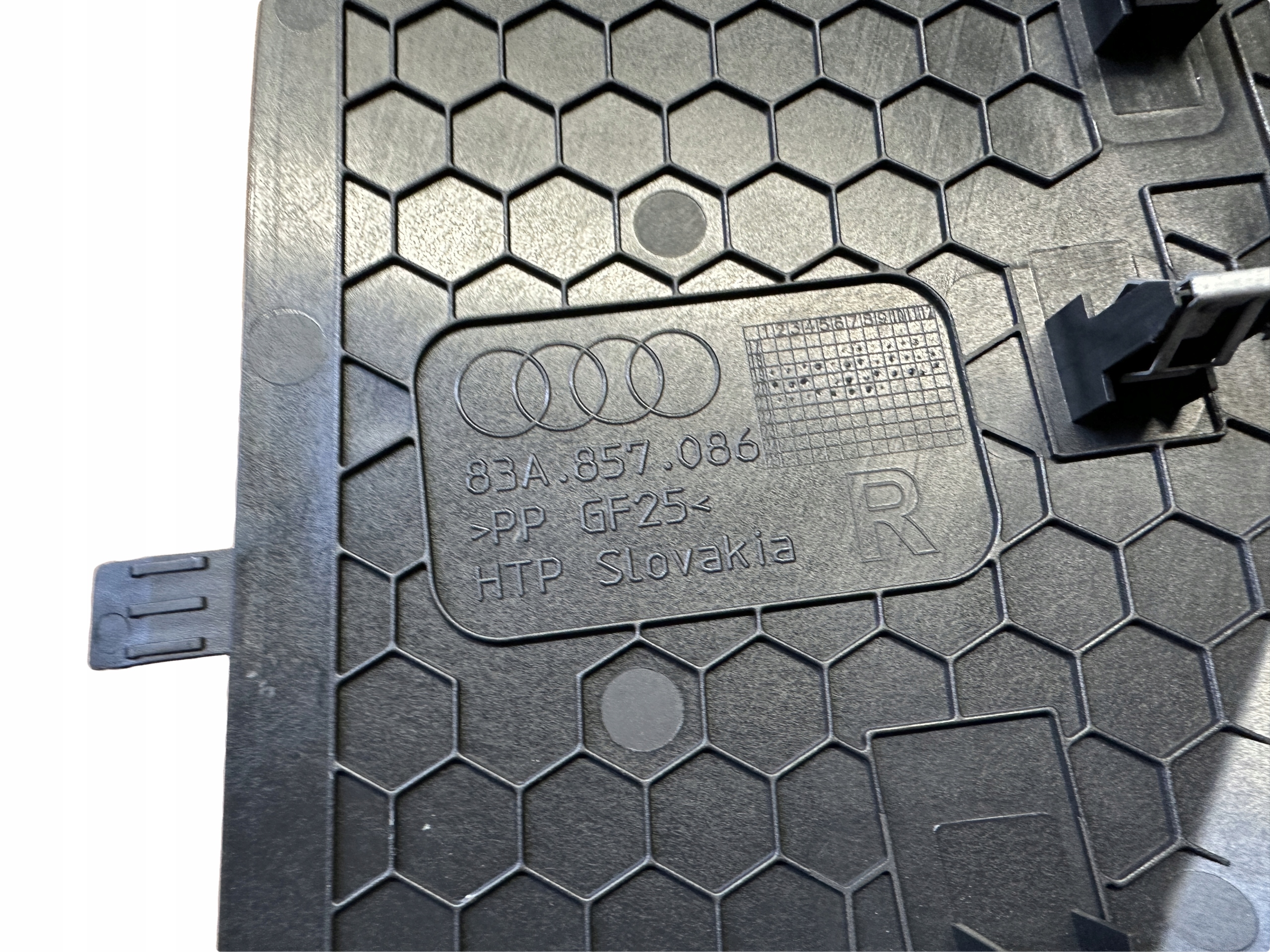 AUDI Q3 83A Couverture Couvre du tableau de bord Droit 83A857086