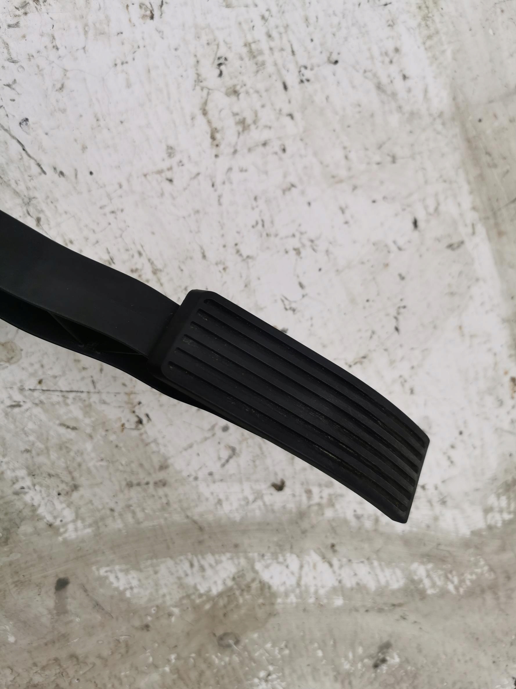 accelerator pedal MERCEDES A-KLASA W169 1.5B A1693000304