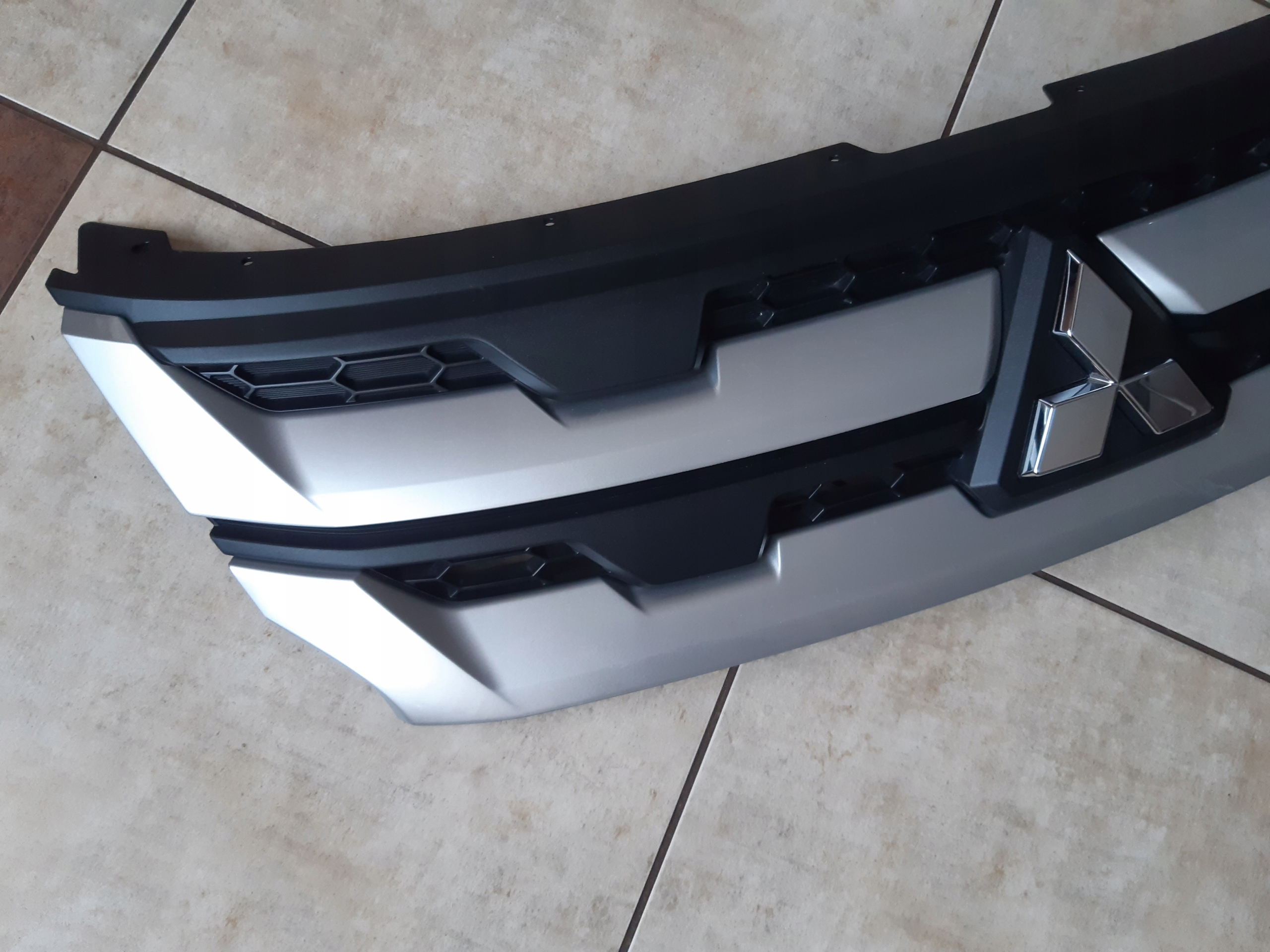 решетка радиатора - mitsubishi Outlander SPORT - 2020