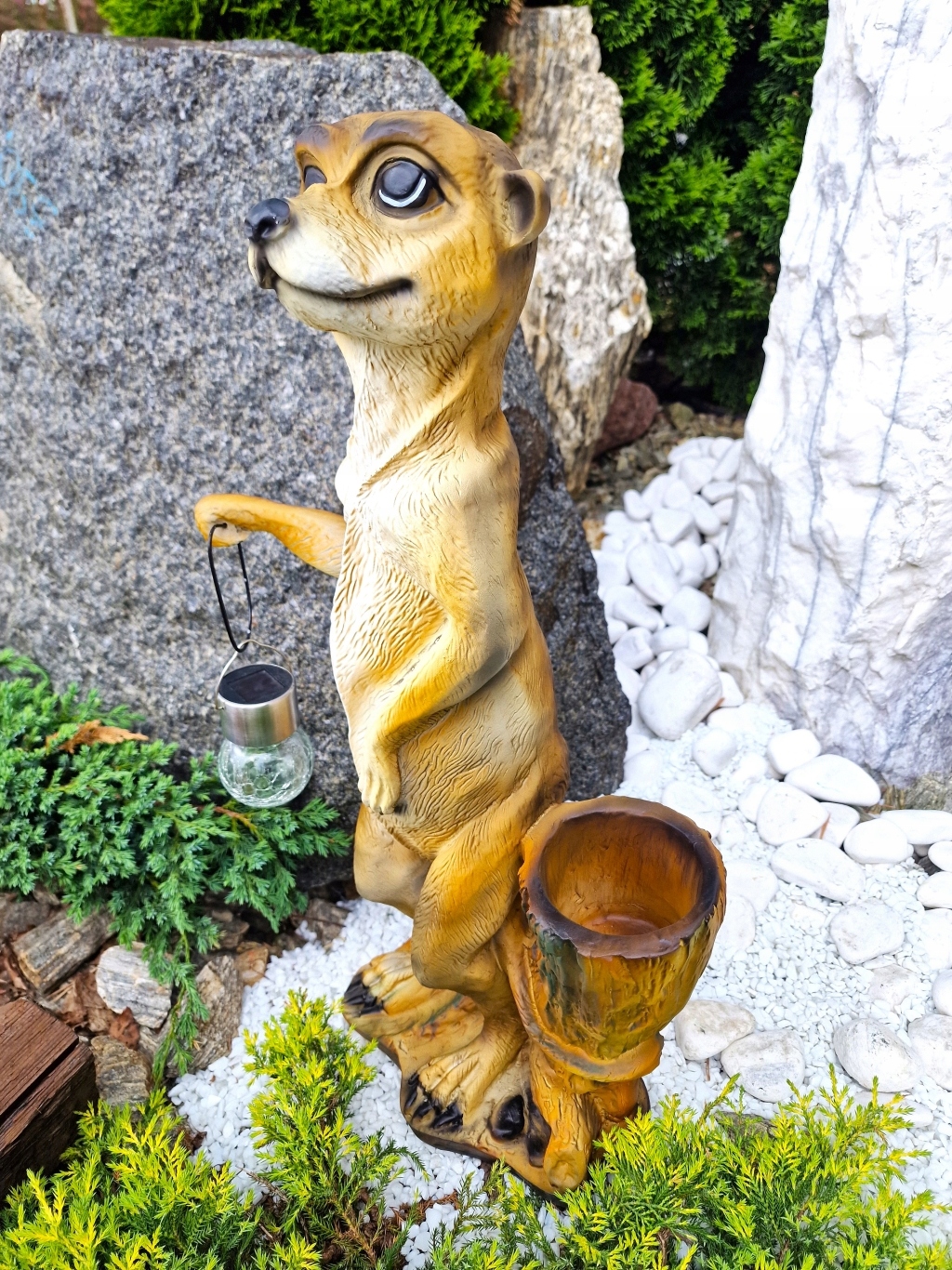 FIGURKA OGRODOWA - SURYKATKA Z DONICZKĄ Producent inna