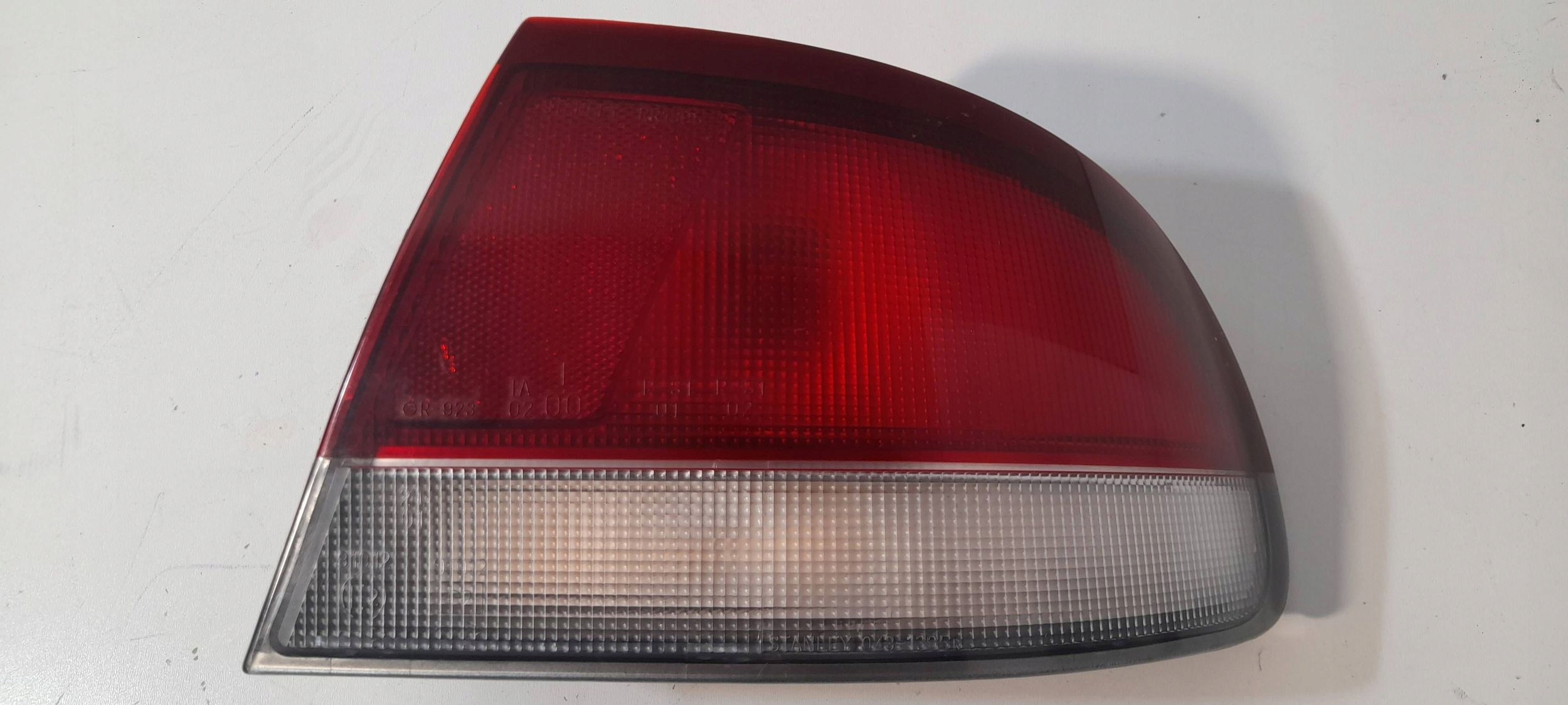 Mazda 626 sedan light rear right 0431395 (R482)