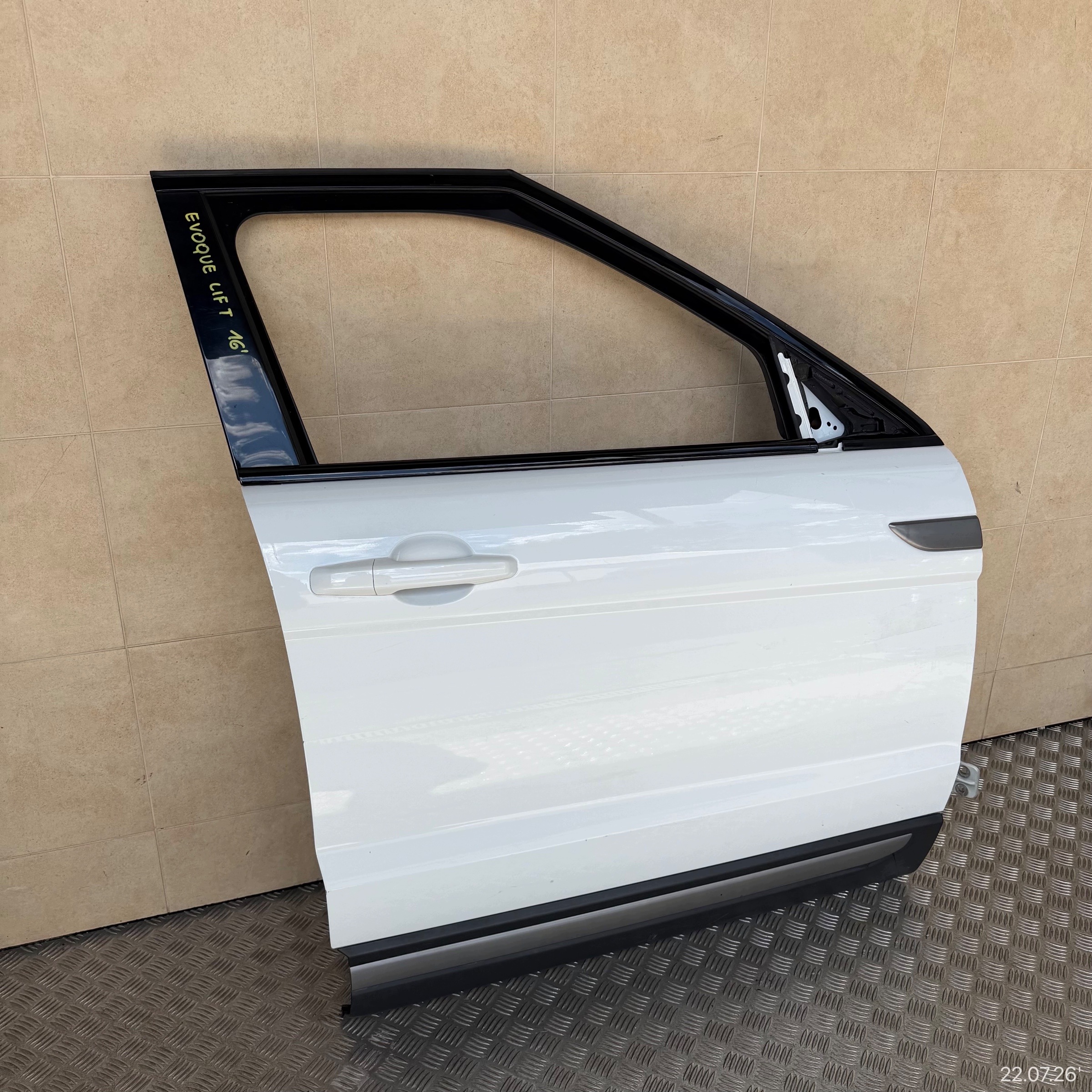 door complete front right LAND ROVER EVOQUE LIFT 2016 ROK does not have windows