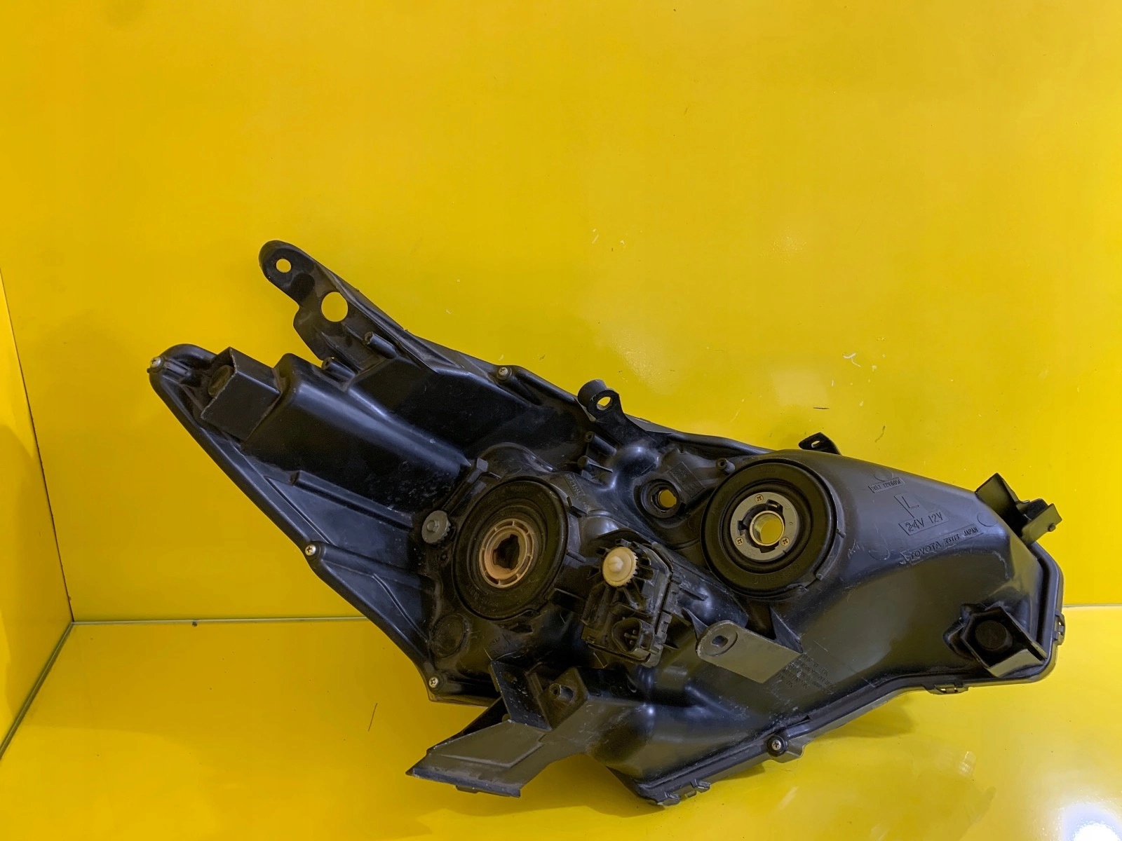 Toyota Prius plus + 12-16 light front front left